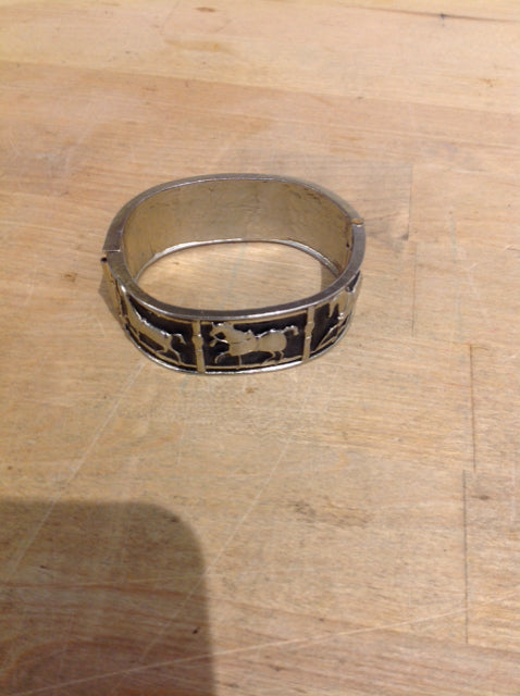 Stylish Black Horse Enamel Bracelet for Women - Perfect for Casual Wear, Parties & Gifts