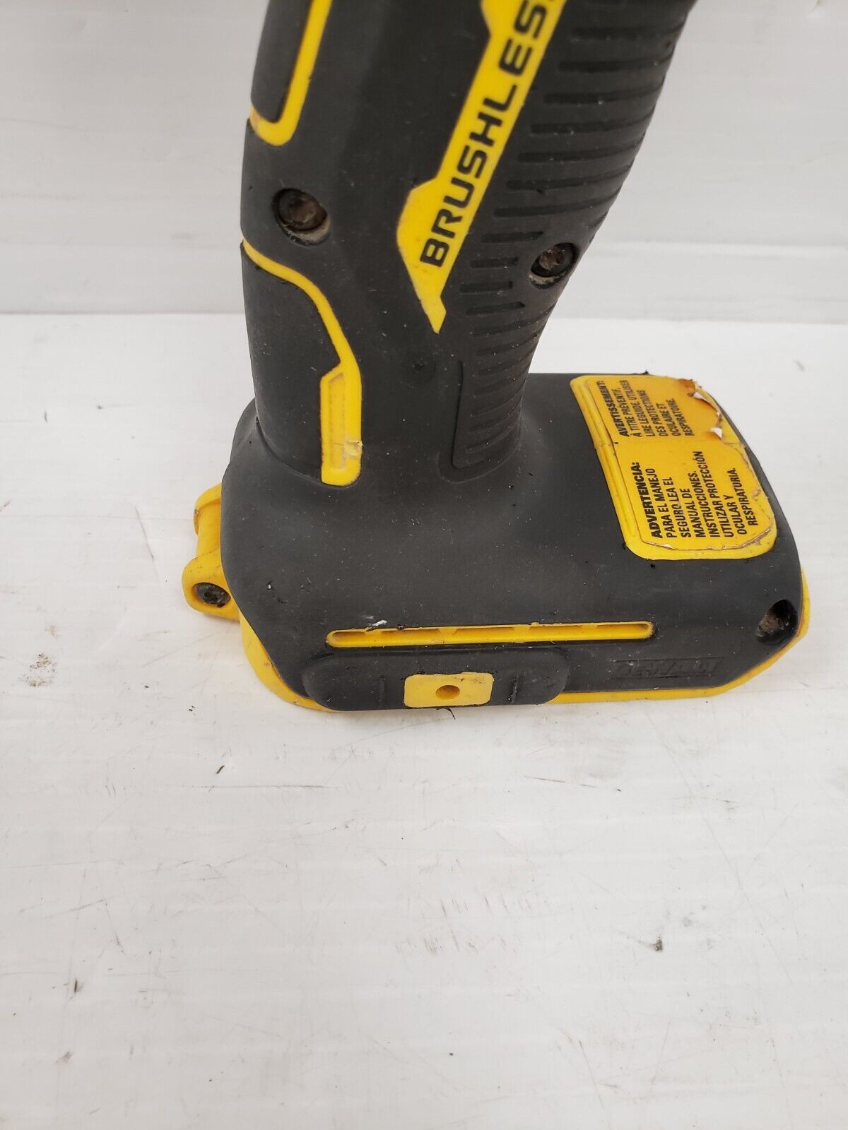DEWALT DCF890 20V MAX XR Brushless 1/2 Inch Impact Wrench with Hog Ring Anvil - Heavy Duty Power Tool for Automotive Repair, Construction & DIY Projects
