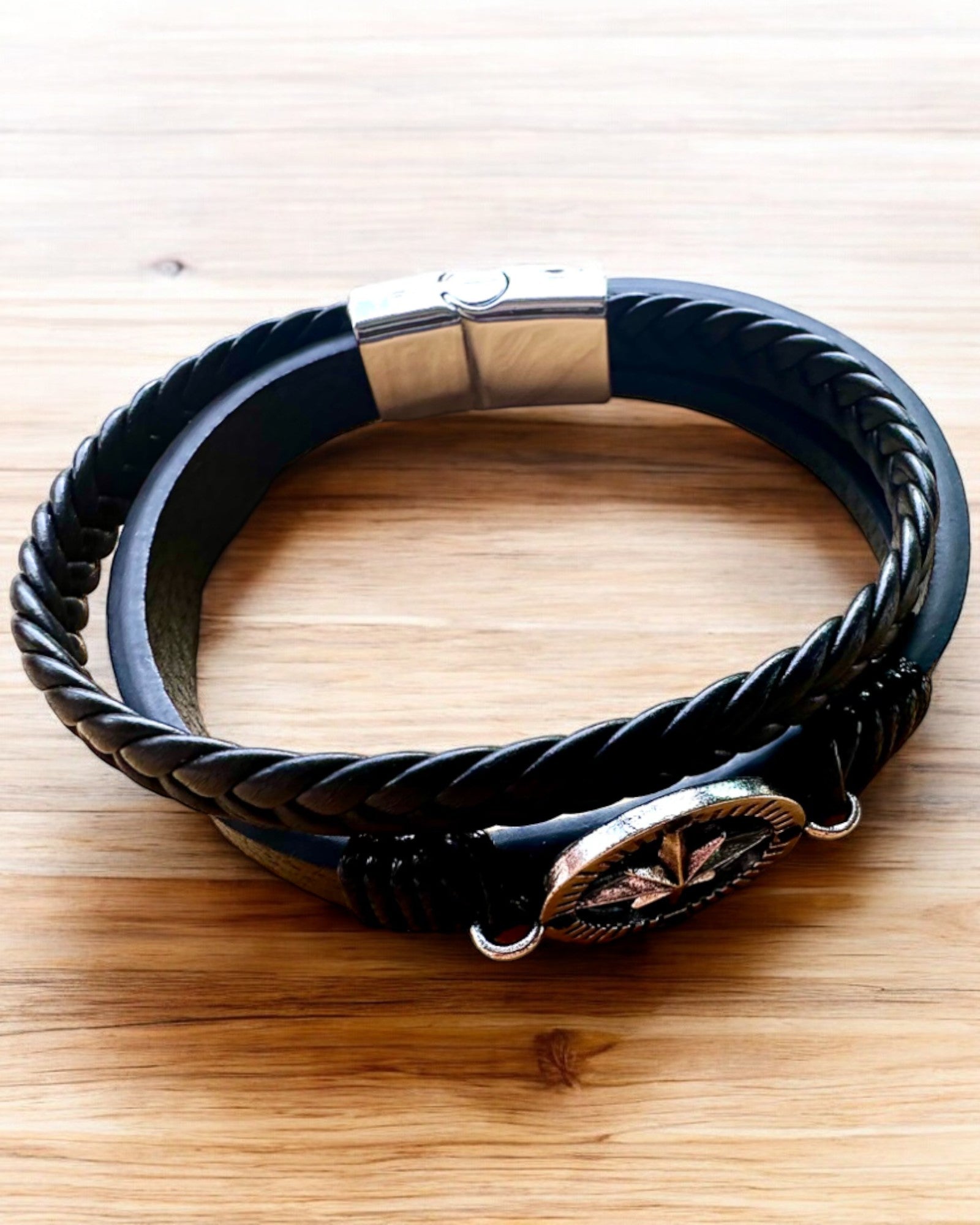 Custom Engraved Adventure Compass Bracelet - 2 Color Options for Outdoor Hiking, Camping & Travel Gifts