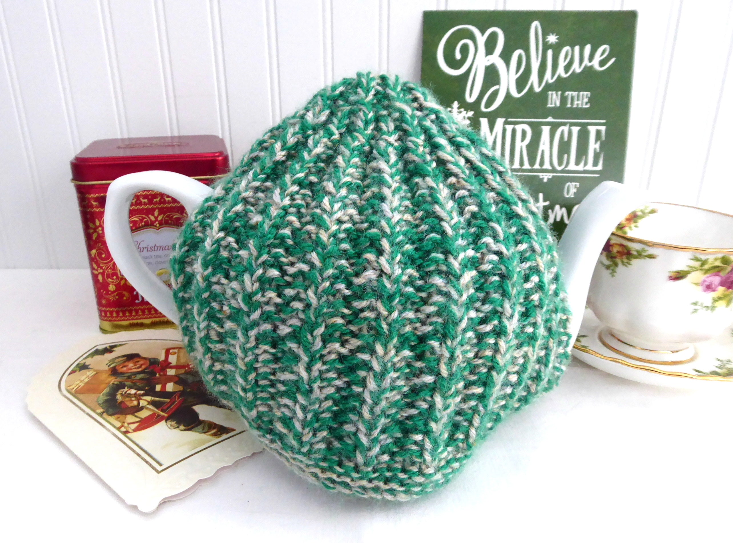 Vintage 1970s Knitted Stretchy Tea Cosy - Variegated Green & Tan English Tea Pot Cover, Handmade Cozy for Medium Tea Pots | Perfect for Afternoon Tea, Tea Parties & British Tea Traditions