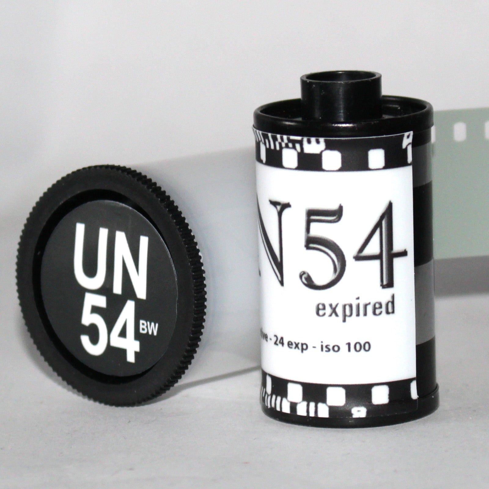 ORWO UN54 35mm Black & White Film (100 ISO, Expired) - Perfect for Vintage Photography, Film Camera Enthusiasts & Experimental Shooting