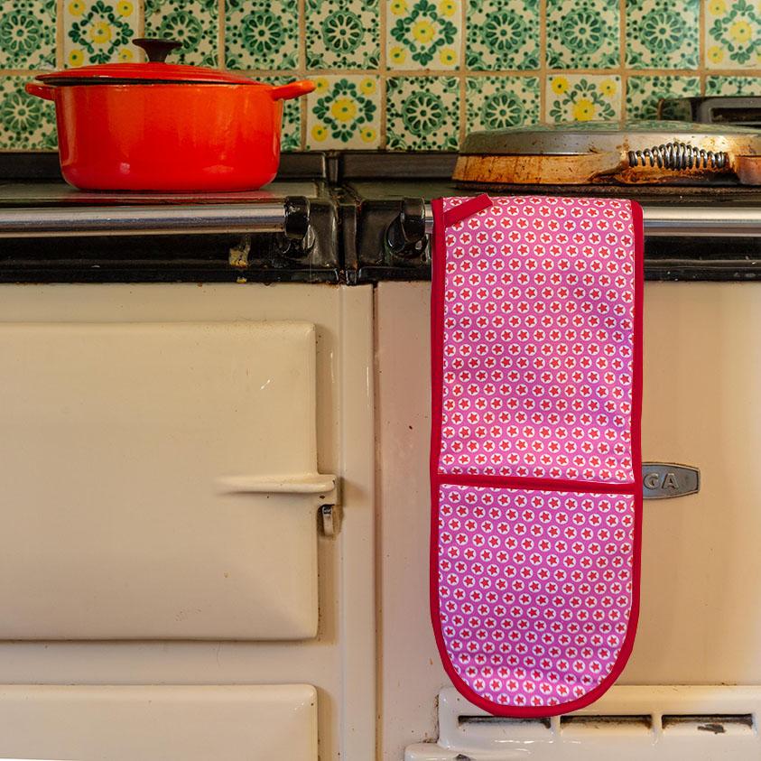 Heat Resistant Oven Gloves - Pink Tuk Tuk Design for Baking, Grilling & Cooking - Perfect for Kitchen, BBQ & Outdoor Use