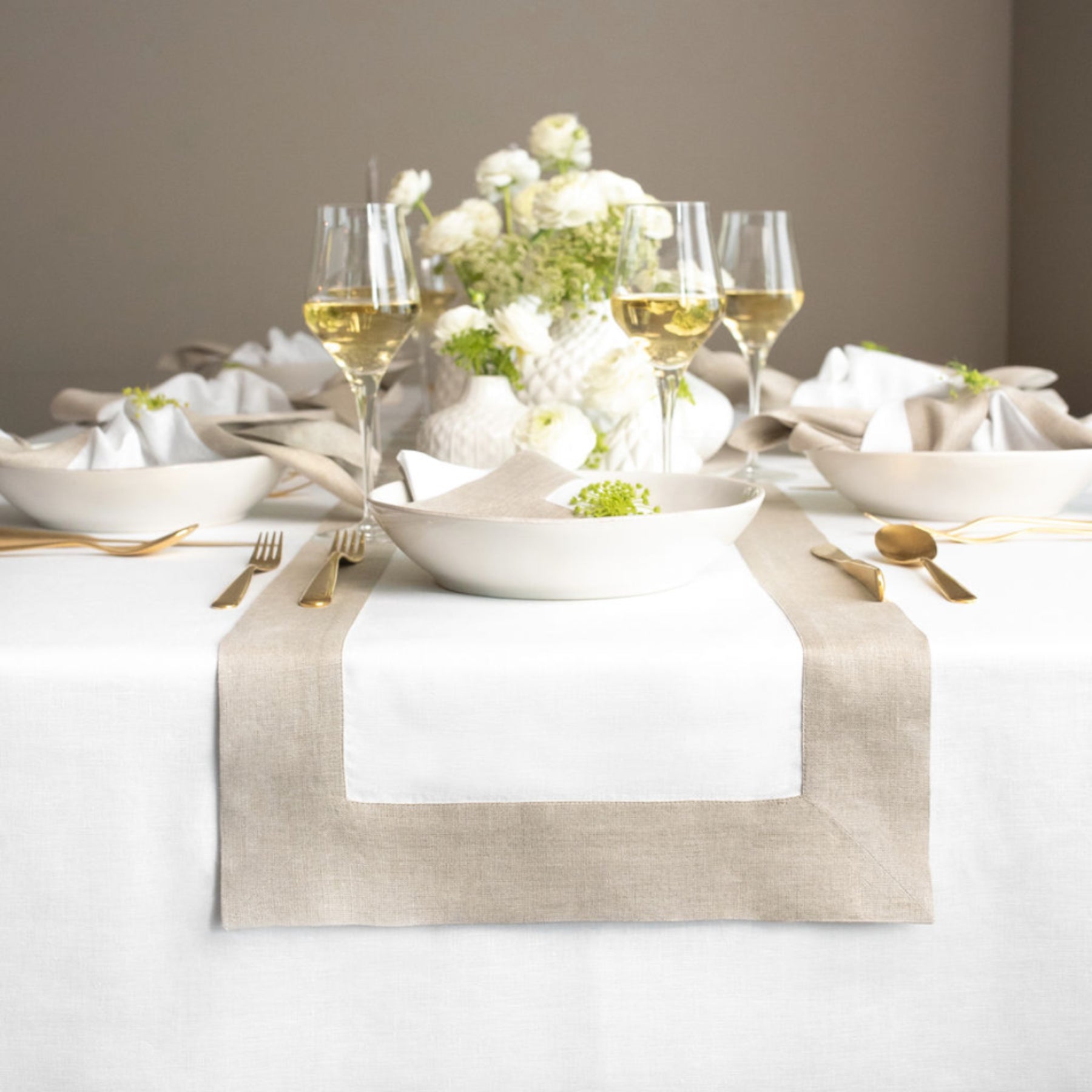 Stylish Contempo Table Runner for Dining & Decor - Elegant Home Tablecloth for Parties, Weddings & Holidays