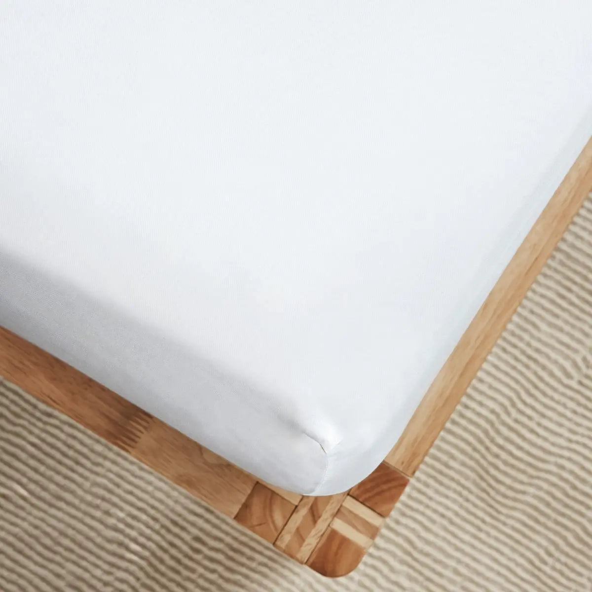 Luxe CleanBamboo® Sateen Fitted Sheet - Premium Soft Bamboo Bed Sheet Set for Queen Size - Perfect for Allergy Relief & Temperature Regulation in Bedroom