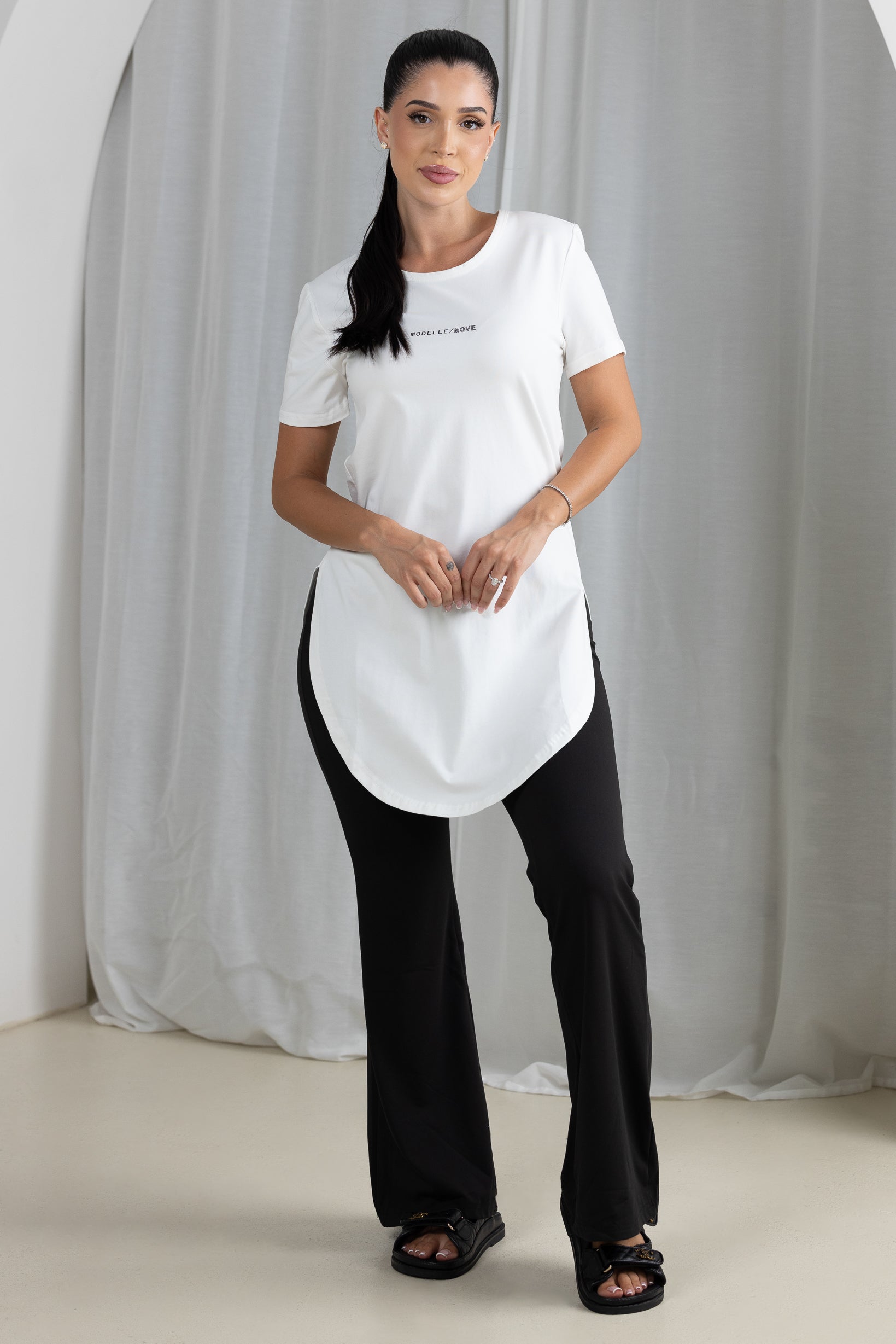 Modelle/Move Short Sleeve Loop Top - Women's Breathable Workout Shirt for Yoga, Running & Gym - Comfortable Athletic Tee for Active Lifestyle