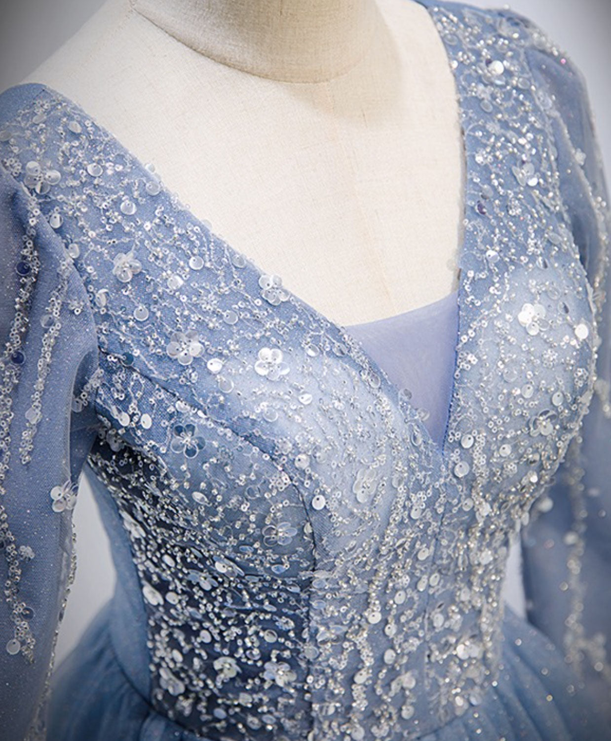 Elegant Blue V-Neck Tulle Lace Long Prom Dress with Sequin Beading - Perfect for Evening Gala, Homecoming Dance & Formal Occasions