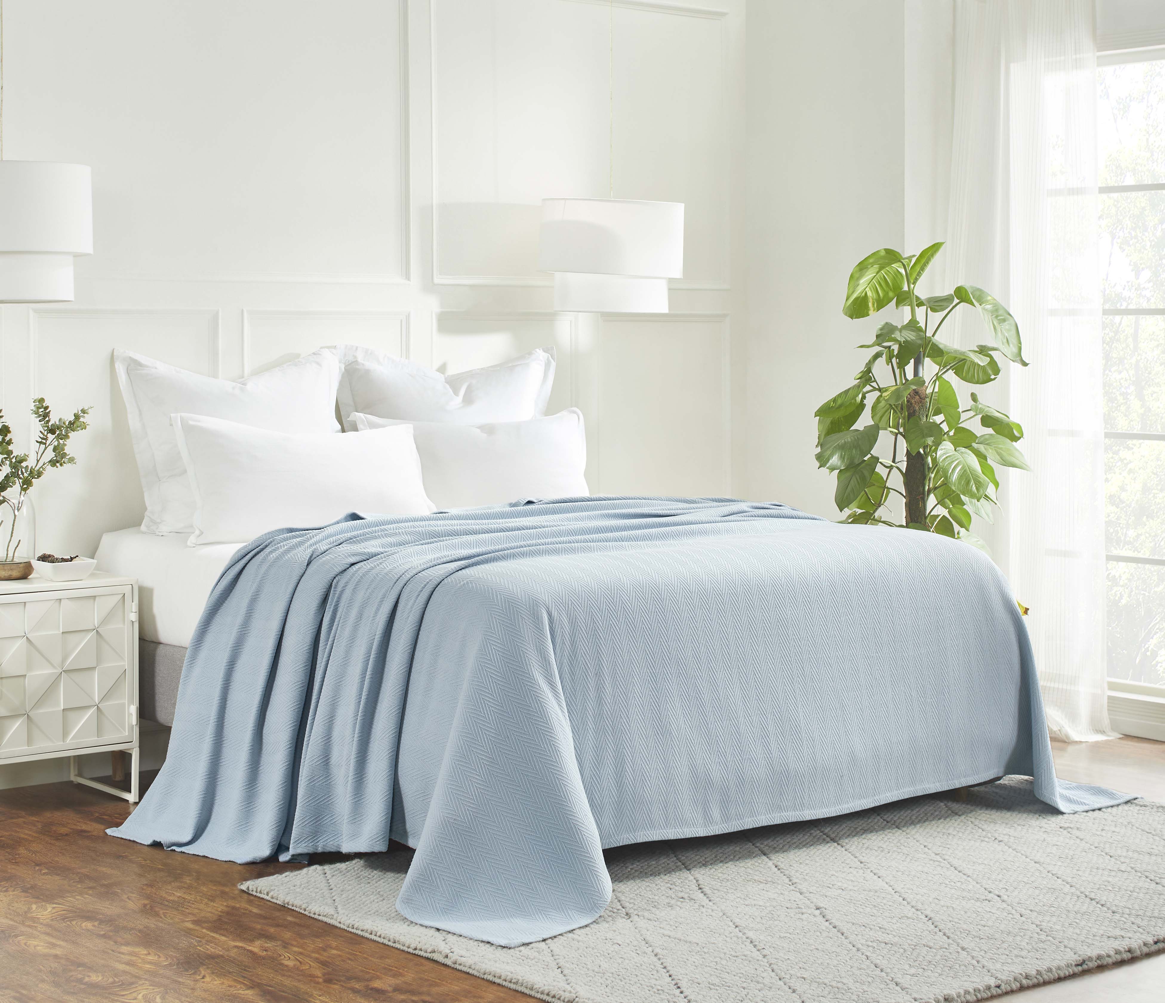 Soft All-Season Chevron Cotton Bed Blanket & Sofa Throw - Cozy Home Decor for Living Room, Bedroom, and Travel