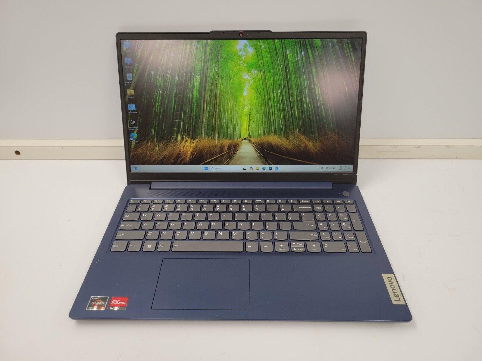 Lenovo IdeaPad Laptop - Lightweight & Powerful 15.6