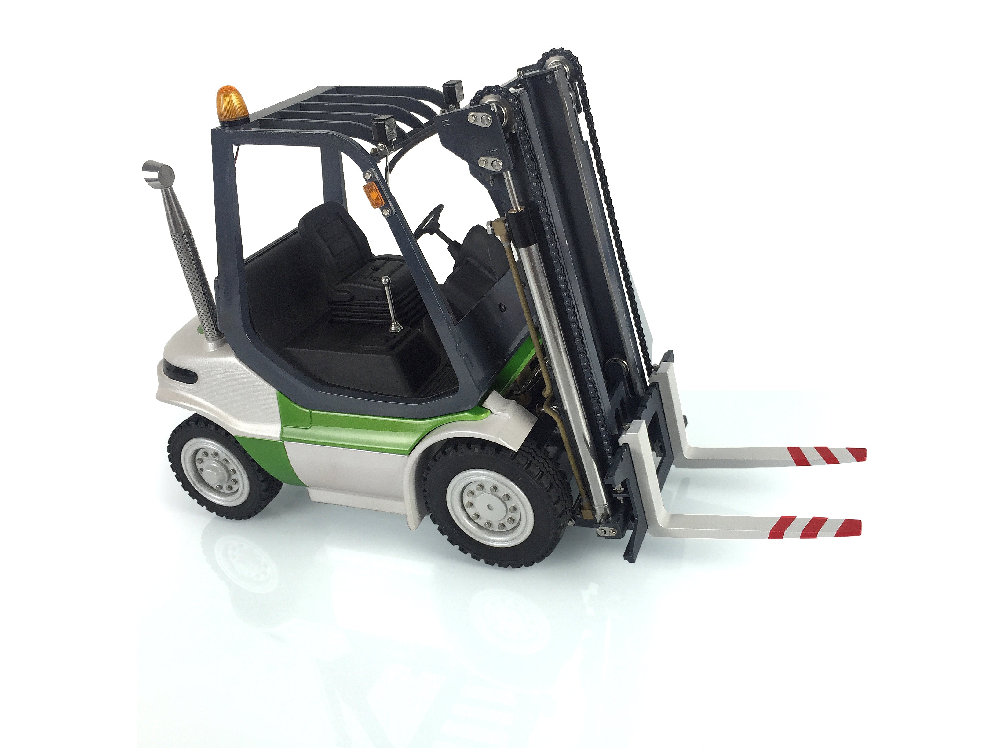 1/14 Scale LESU RC Hydraulic Forklift Truck with ESC Motor, Realistic Light & Sound, Front/Rear Wheels & Wooden Pallet - Perfect for Collectors, Construction Simulation & Indoor Play