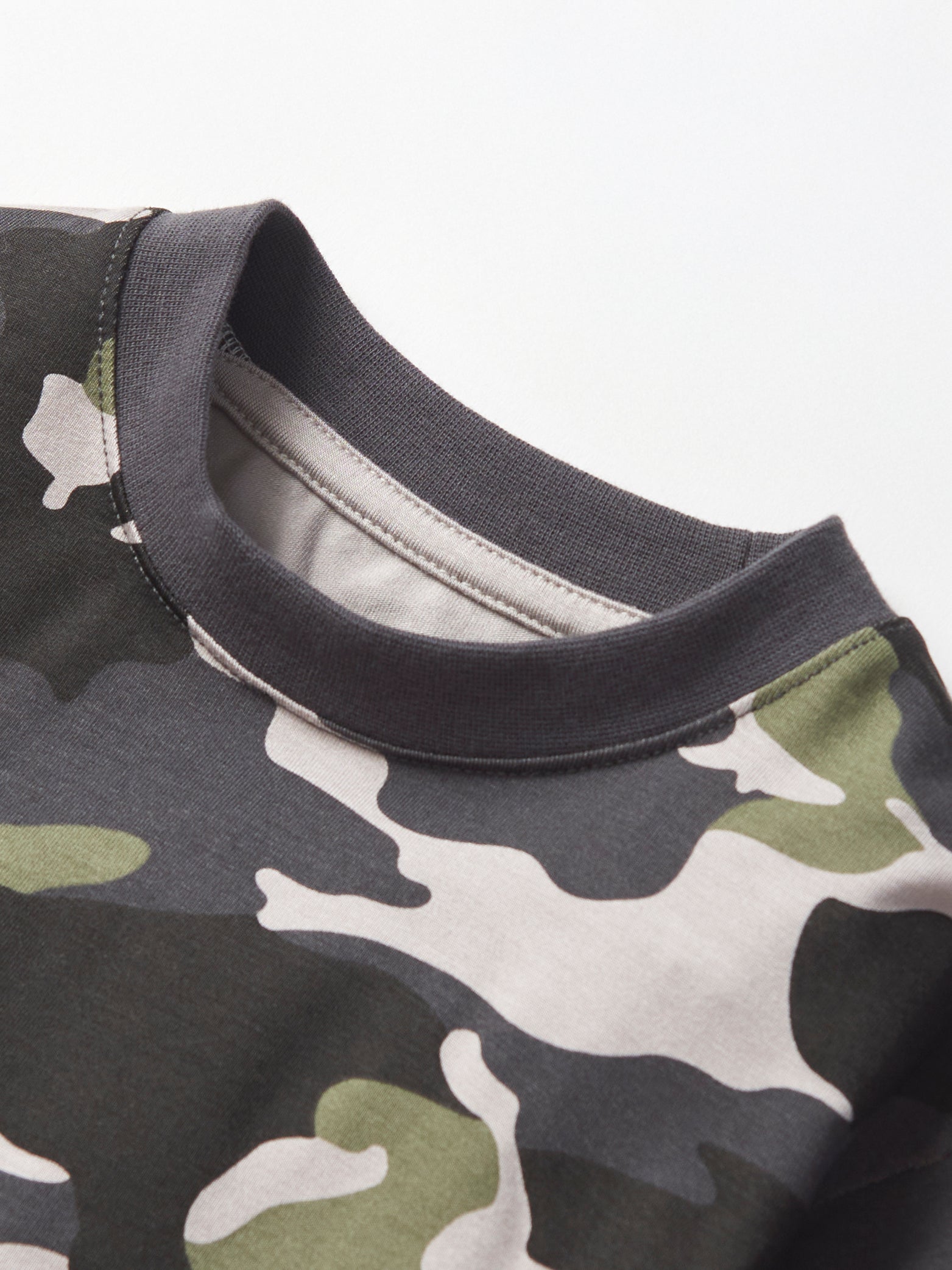 Oversized Bamboo T-Shirt for Men & Women - Soft Army Camo Print - Comfortable Loose Fit Casual Tee - Perfect for Streetwear, Loungewear, and Outdoor Activities