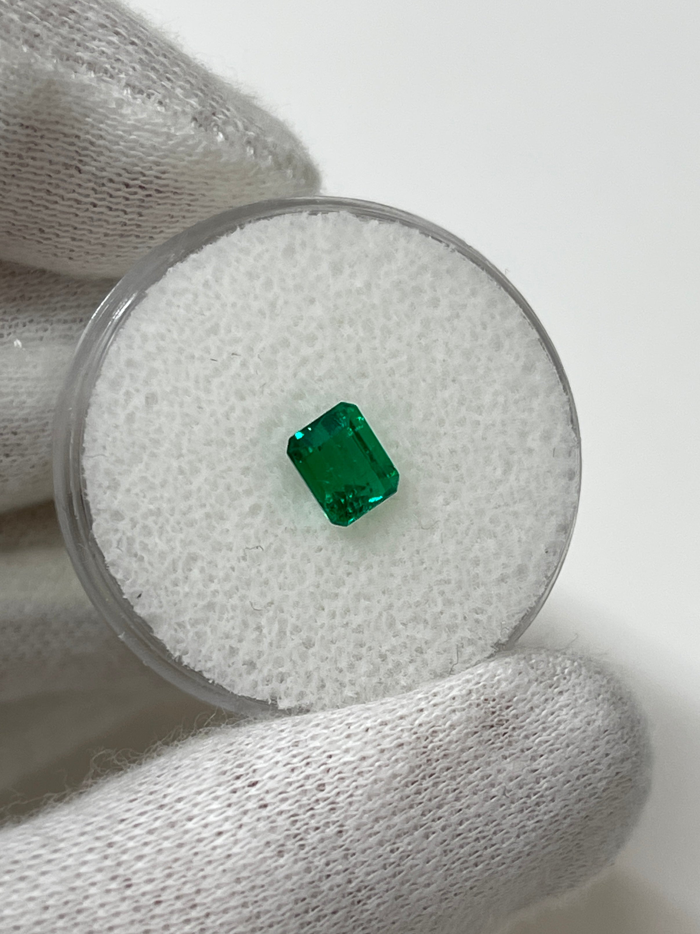 0.85 Carat AAA+ Colombian Loose Emerald Gemstone - 5.8x4.7mm Emerald Cut for Jewelry Making, Engagement Rings & Luxury Gifts