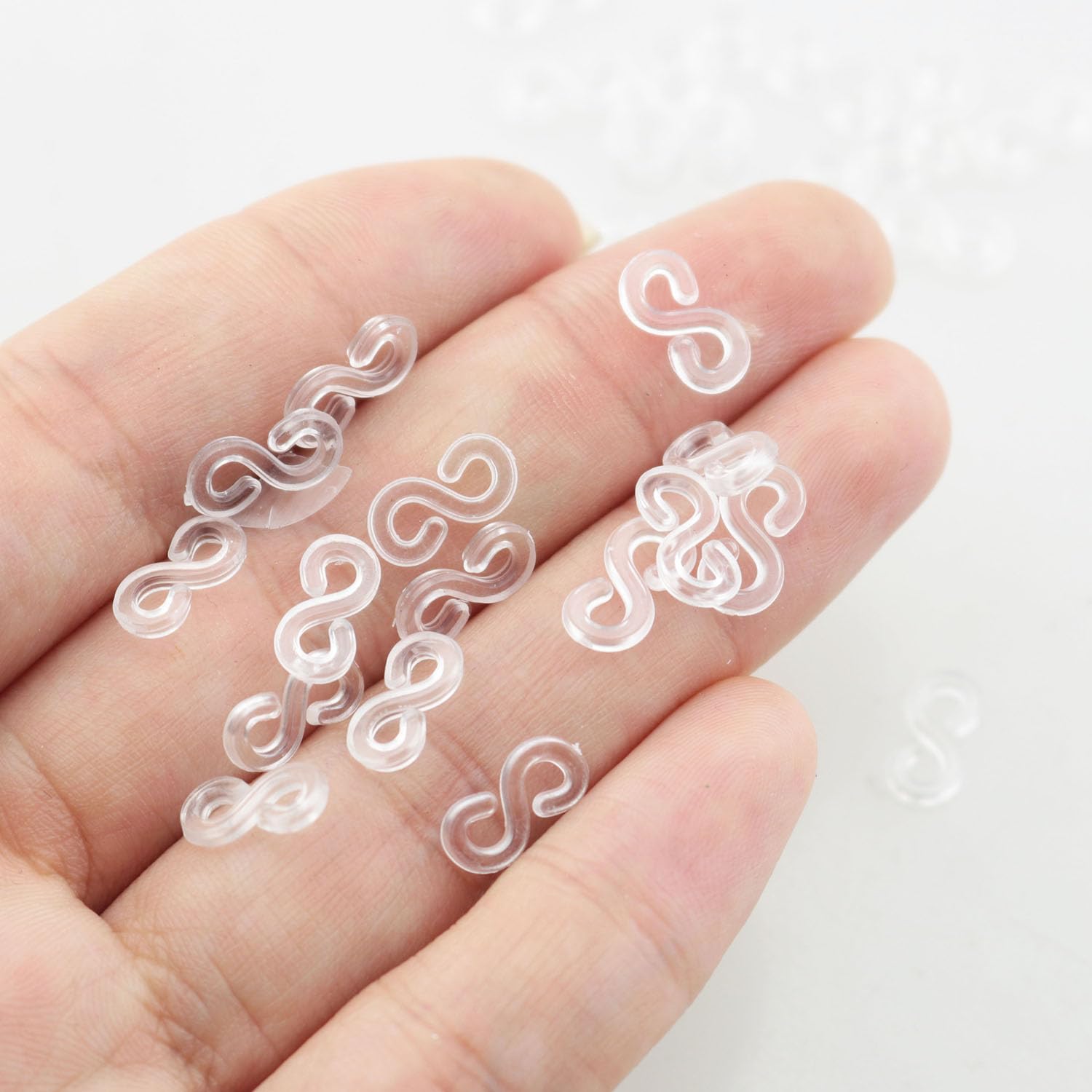 200pcs Transparent Plastic S Clips for Loom Bands - DIY Jewelry Making Connectors, Bracelet & Necklace Clasps - Perfect for Kids Crafts, Friendship Bracelets and Rubber Band Art Projects