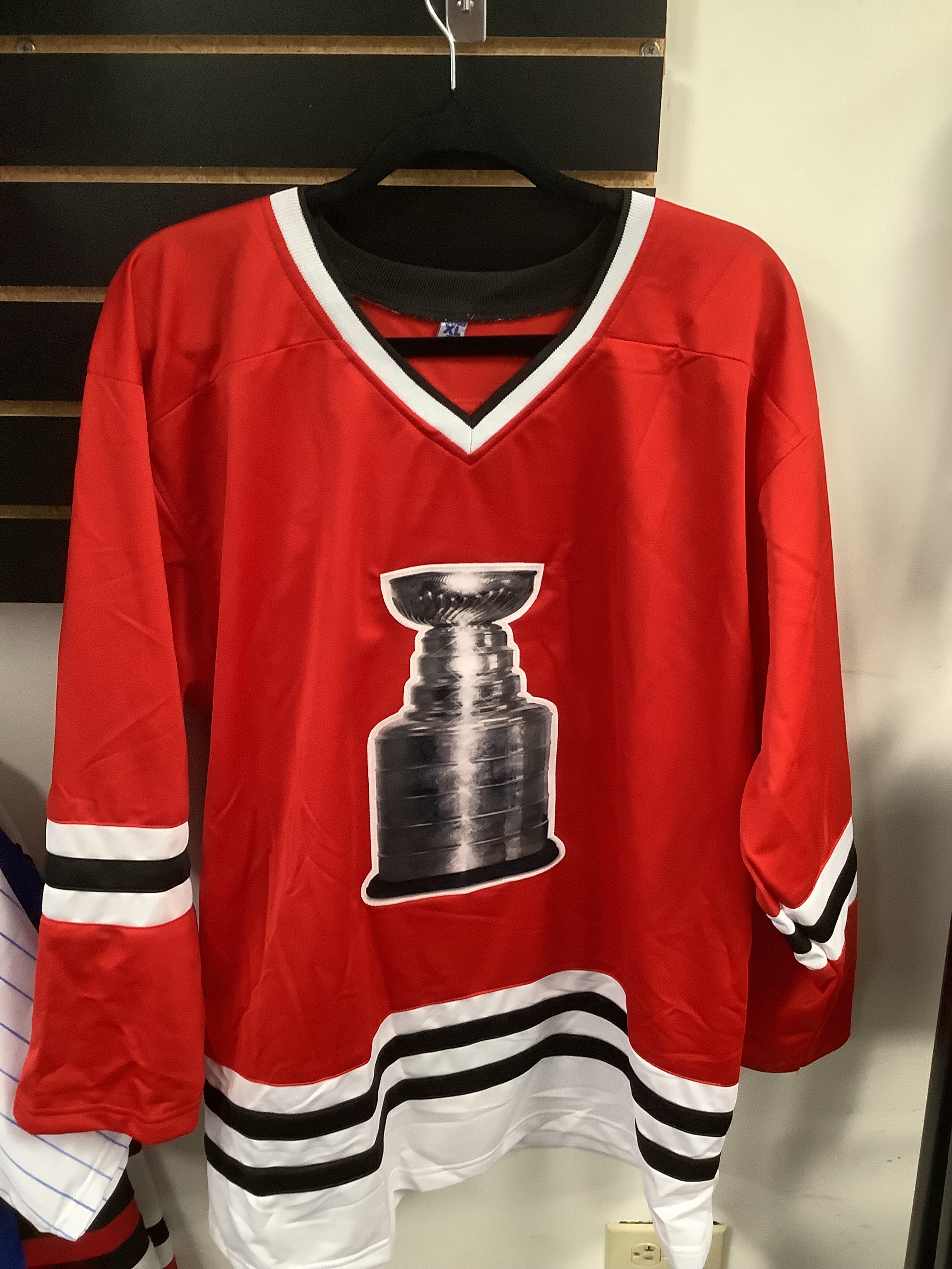 Daniel Carcillo Autographed Chicago Blackhawks Jersey with COA - Perfect for Hockey Fans, Collectors, and Sports Memorabilia Displays