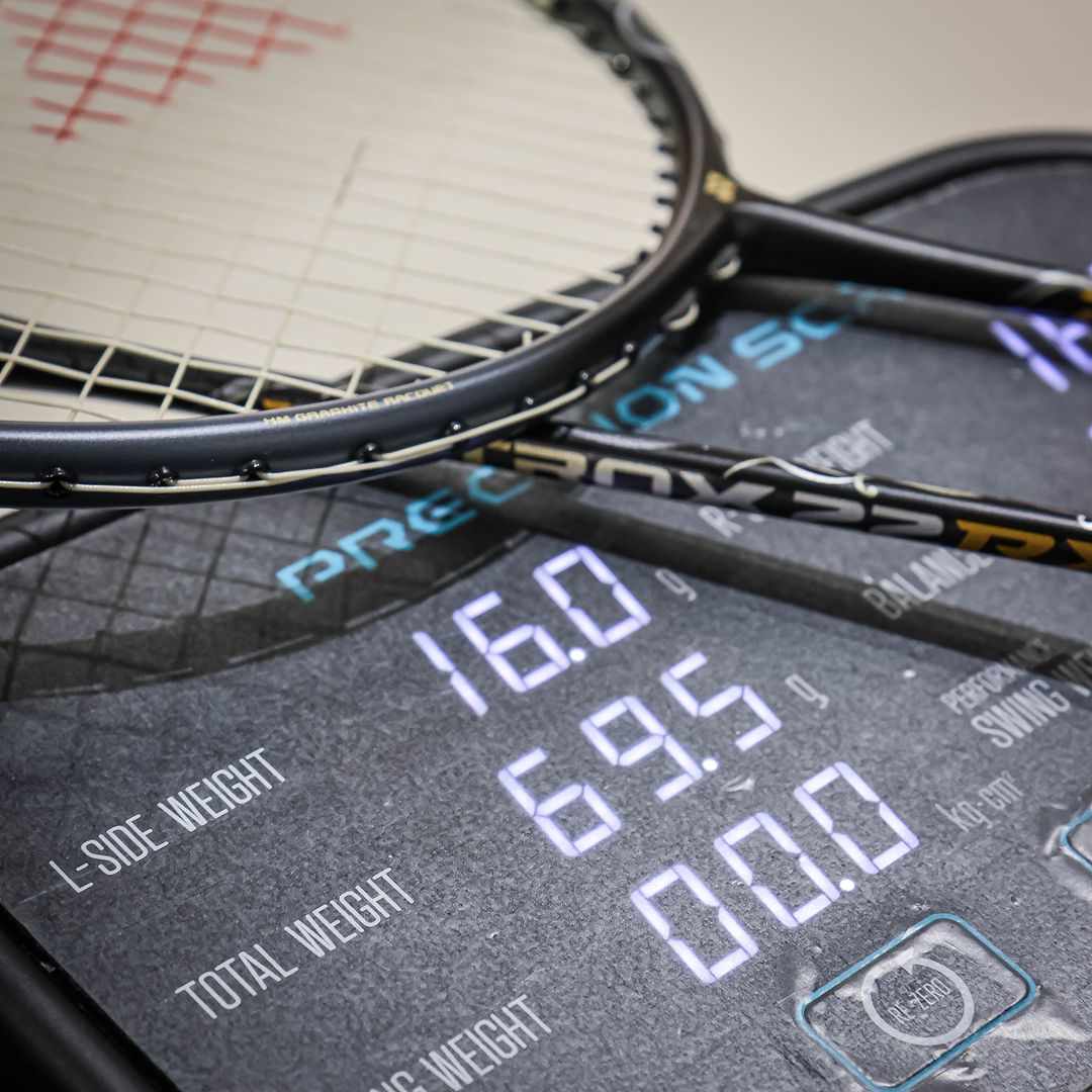 Yonex Astrox 22 RX Badminton Racket - Black/Gold - High Performance Carbon Fiber Shuttlecock Racket for Professional & Recreational Players - Perfect for Tournaments & Training Sessions