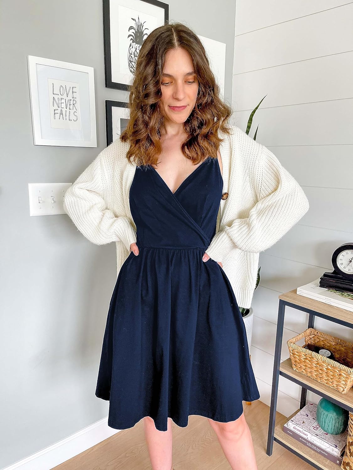 Elegant V-Neck Spaghetti Strap Casual Dress with Pockets - Perfect for Summer Outings, Beach Vacations & Date Nights