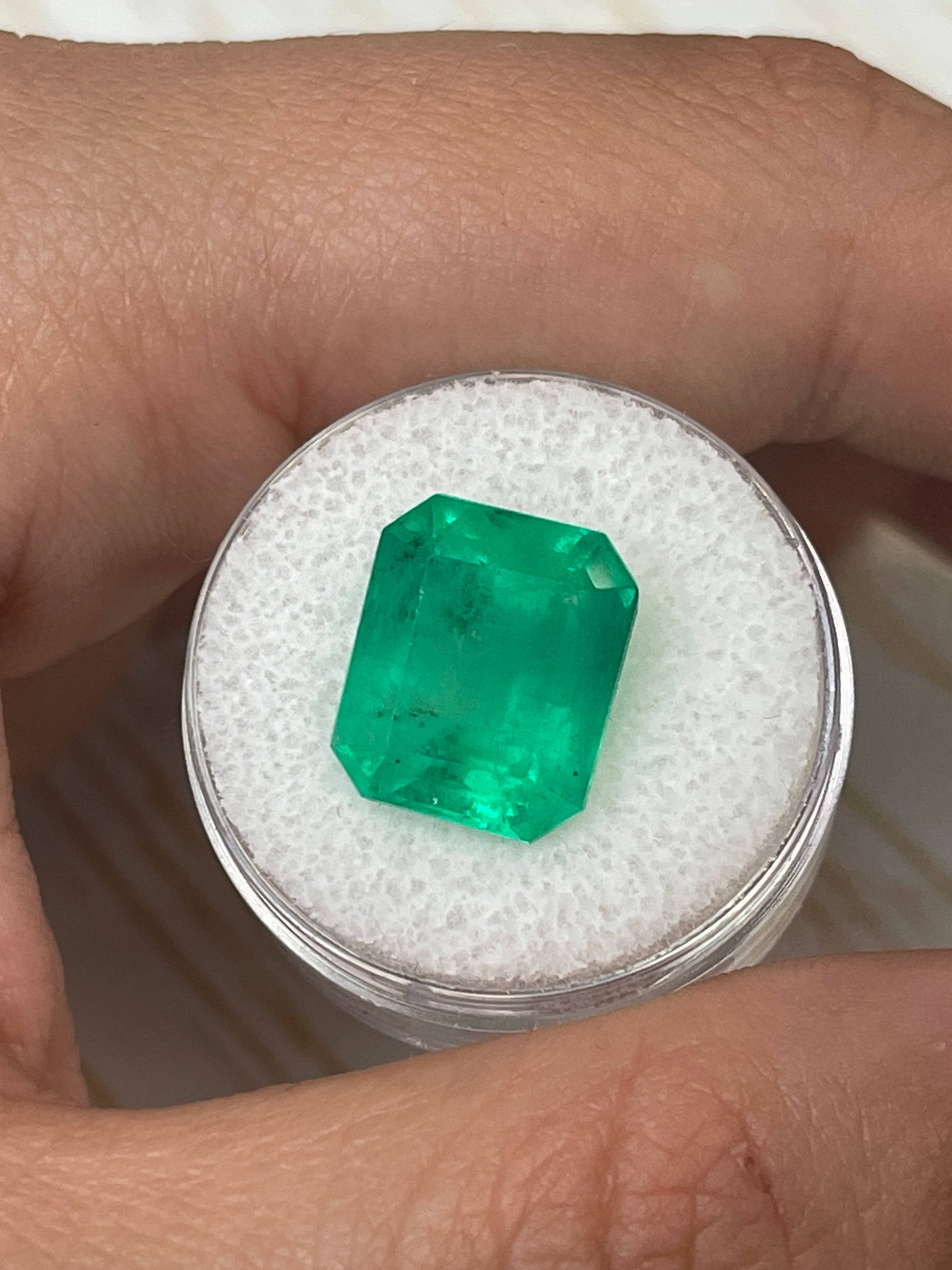 9.28 Carat 13x11mm Yellowish Green Emerald Cut Loose Colombian Emerald Gemstone for Jewelry Making - Perfect for Rings, Necklaces & Engagement Rings
