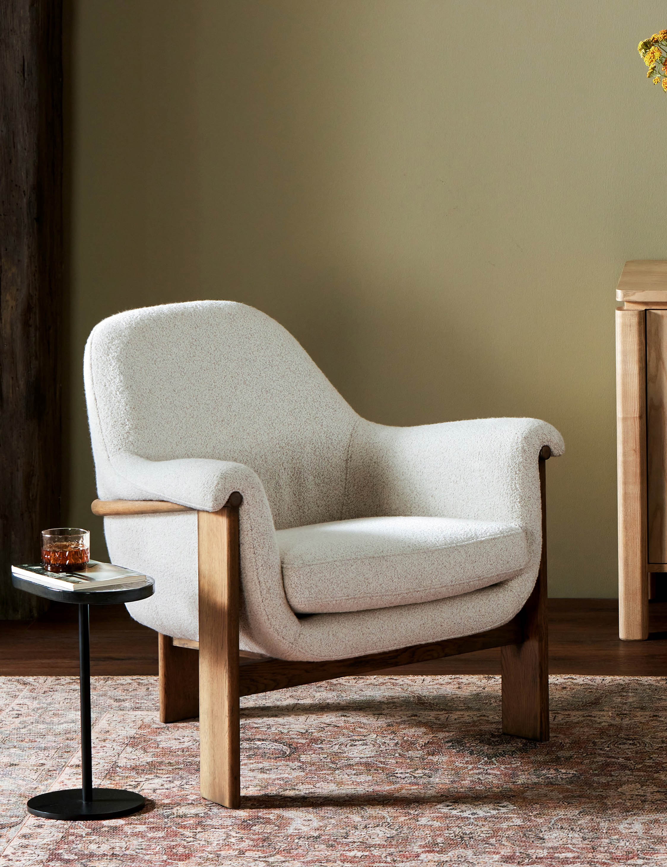 Byrne Accent Chair - Modern Upholstered Lounge Chair for Living Room, Bedroom & Office - Comfortable Reading Chair with Sturdy Wooden Legs