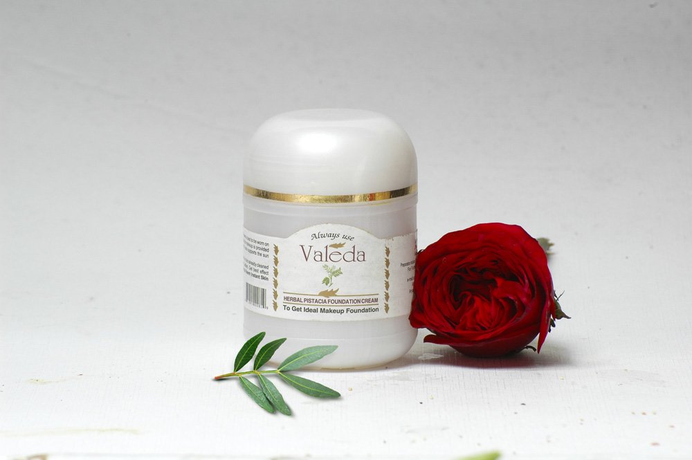 Pistacia Foundation Cream with Irish Moss - Hydrating Makeup Base for Flawless Skin by Dermatologists | Perfect for Daily Wear & Special Occasions