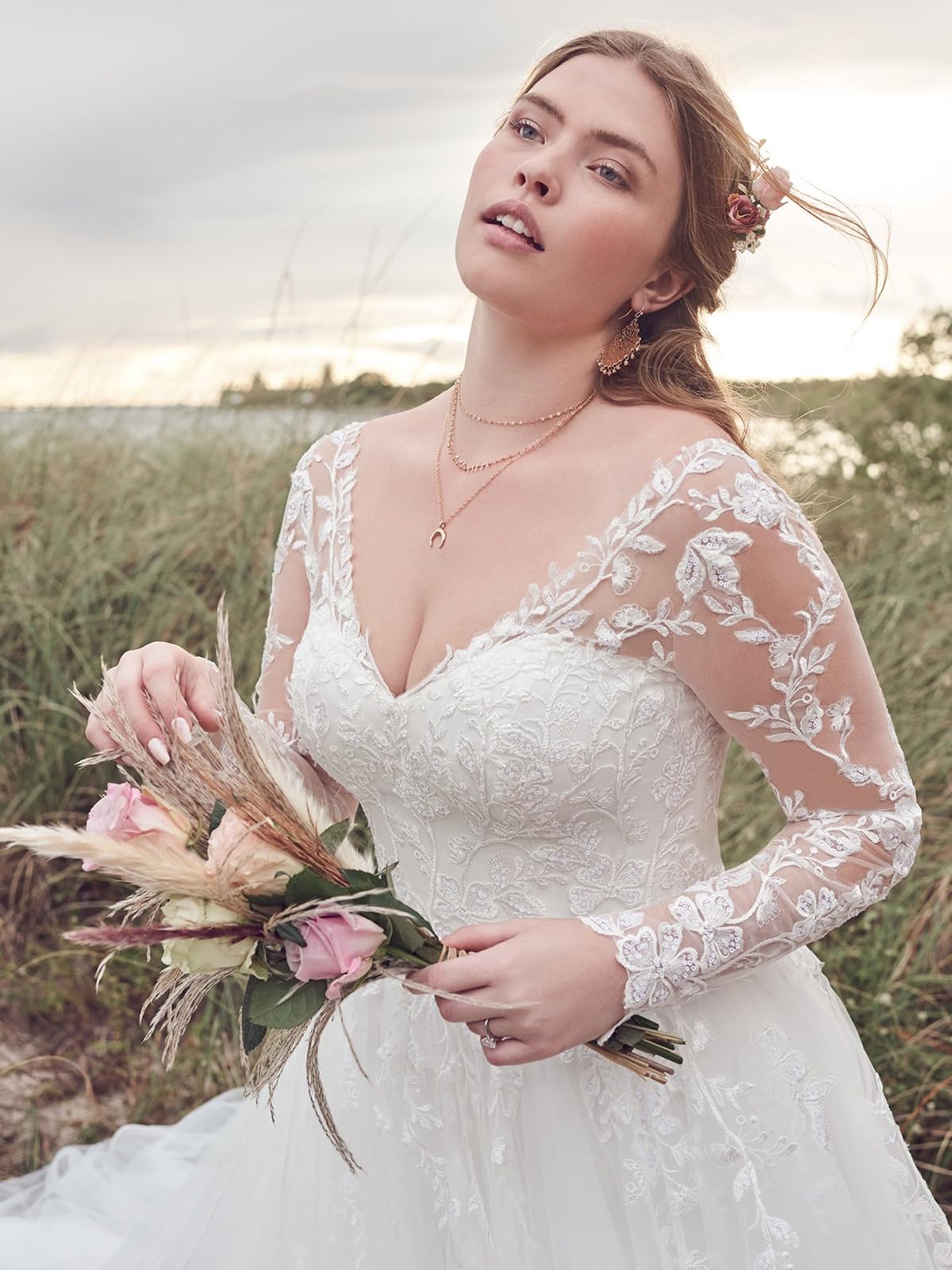 POMUYOO 2024 Women's Long Sleeve Lace Wedding Dress - Elegant Bridal Gown with Sleeves for Bride, Church Ceremony & Outdoor Wedding Photography