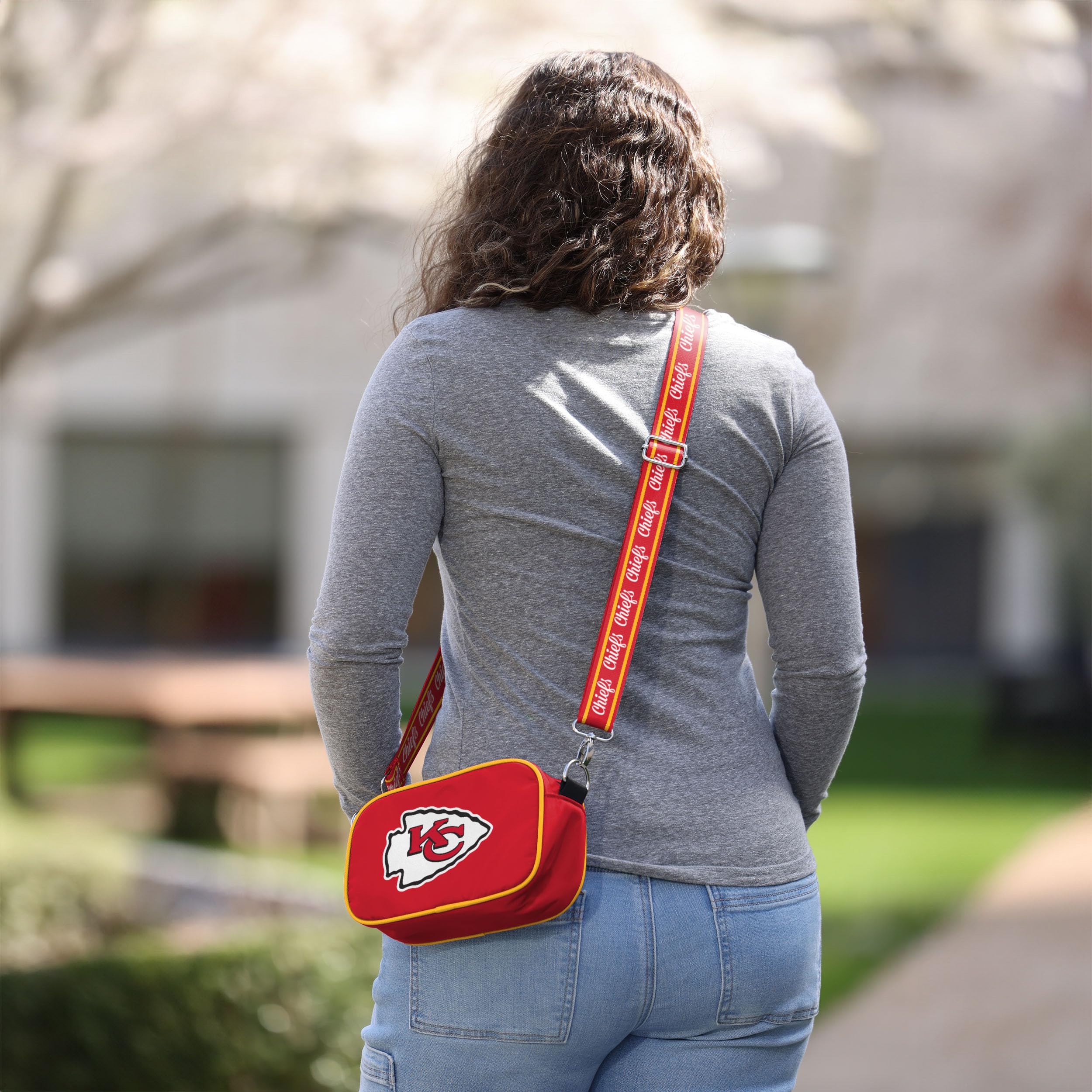 FOCO NFL Team Logo Solid Crossbody Bag - Officially Licensed Football Fan Purse for Men & Women - Perfect for Game Day, Travel, and Everyday Use
