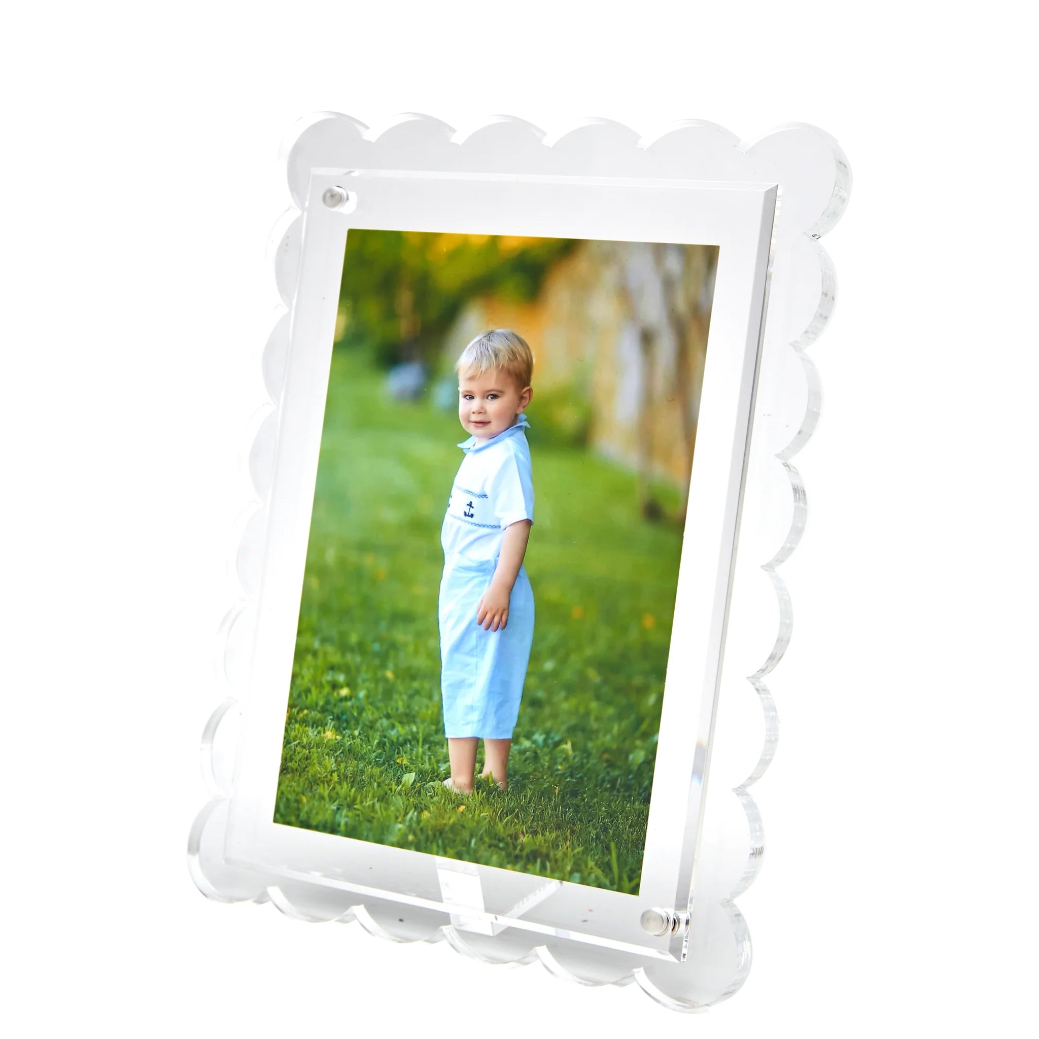 Tara Wilson Designs Clear Scallop Frame - Elegant Acrylic Photo Display for Wall Decor, Wedding, Home & Office - Perfect for Showcasing 4x6 Pictures, Memories and Artwork