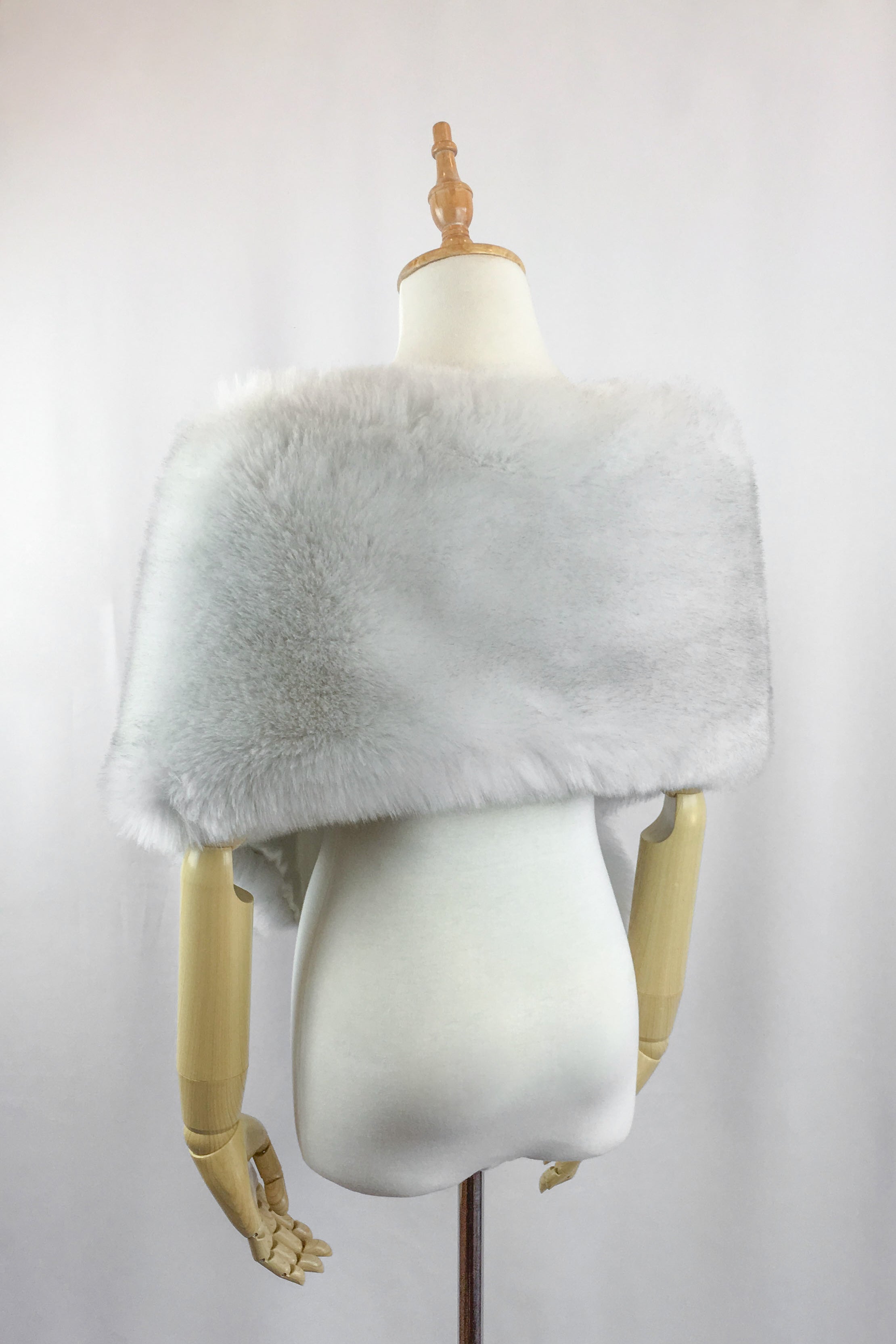 Lilian SGry01 Silver Grey Faux Fur Shawl - Soft Warm Winter Wrap Scarf for Women - Perfect for Parties, Weddings & Cold Weather Fashion