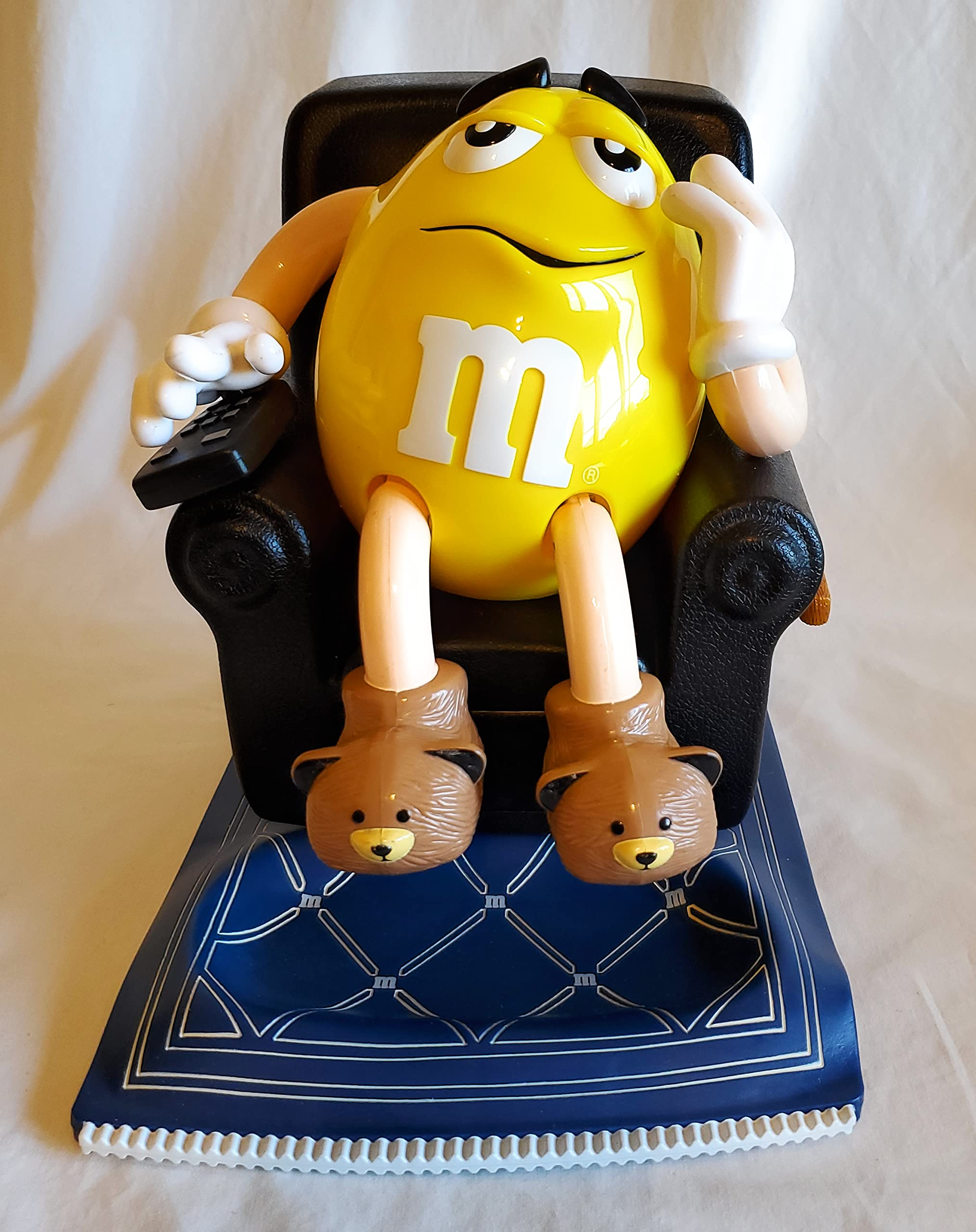 M&M'S LA-Z-BOY Candy Dispenser - Fun Novelty Candy Holder for Office, Home & Parties - Perfect for Halloween, Christmas & Gift Giving