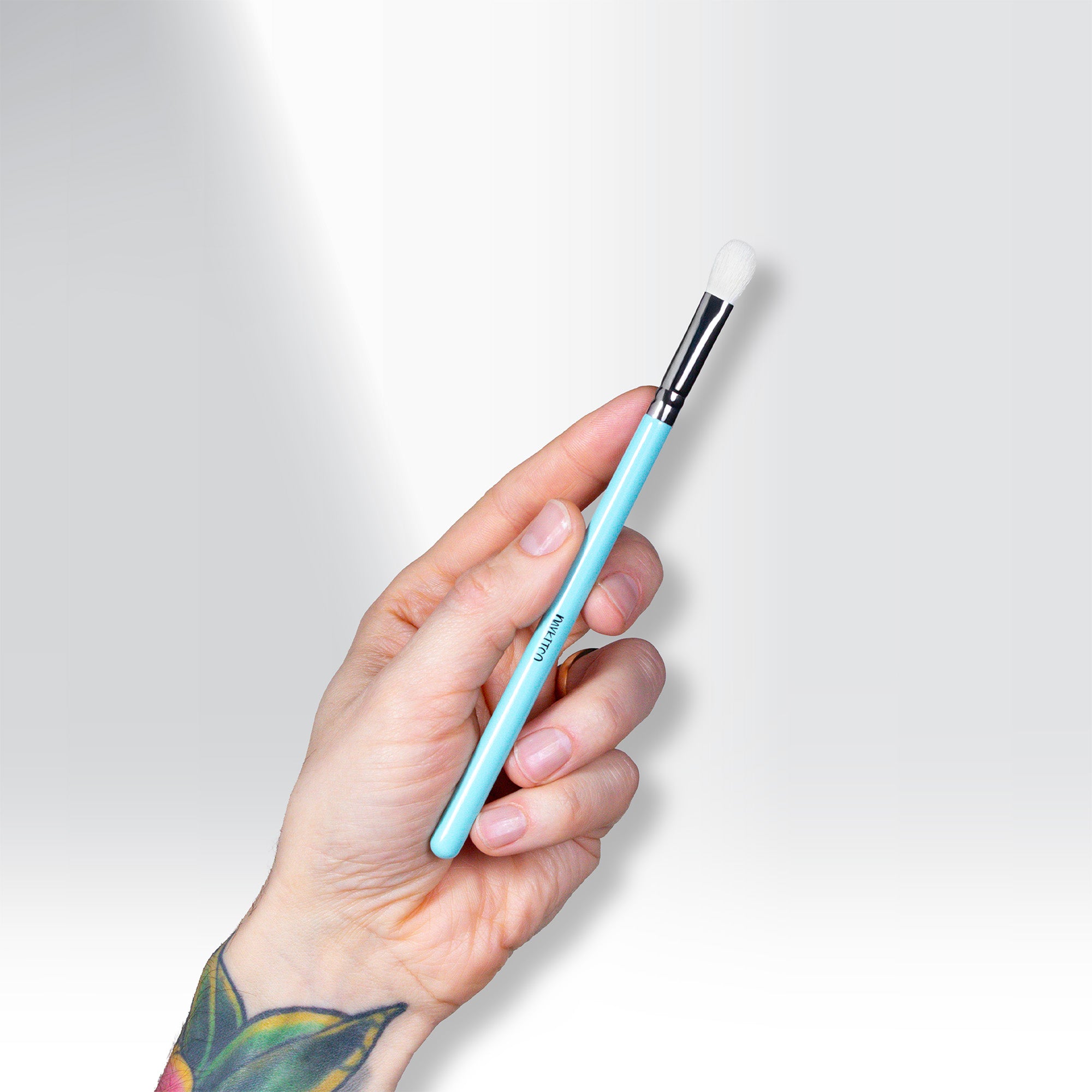 223 MY FLUFFY BLENDER - Professional Makeup Brush for Flawless Blending - Perfect for Foundation, Concealer & Powder Application - Ideal for Everyday Makeup & Professional Use