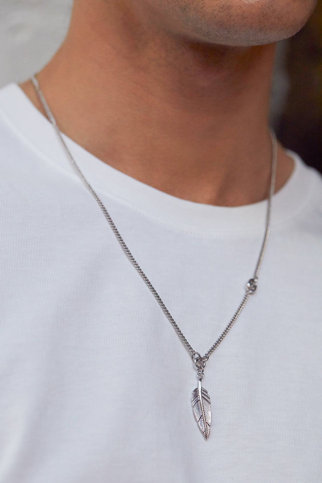 Stylish Men's Feather Necklace - Handmade Bohemian Pendant for Casual & Festival Outfits - Perfect for Music Festivals, Beach Parties & Boho Fashion