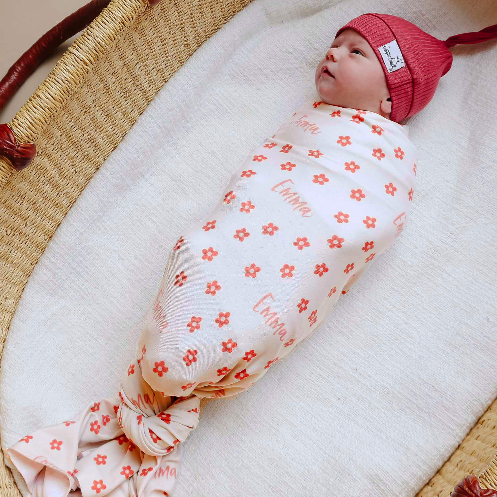 Personalized Baby Name Swaddle Blanket - Soft Cream Daisy Print - Perfect for Newborn Photography, Baby Showers & Nursery Decor