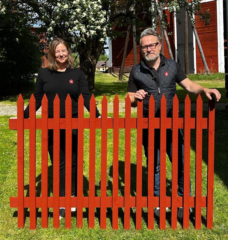 Falu Red Fence Panel - Pre-Painted Pine Wood 1750 x 1180 mm | Traditional Swedish Style Garden Fencing for Outdoor Decoration & Privacy