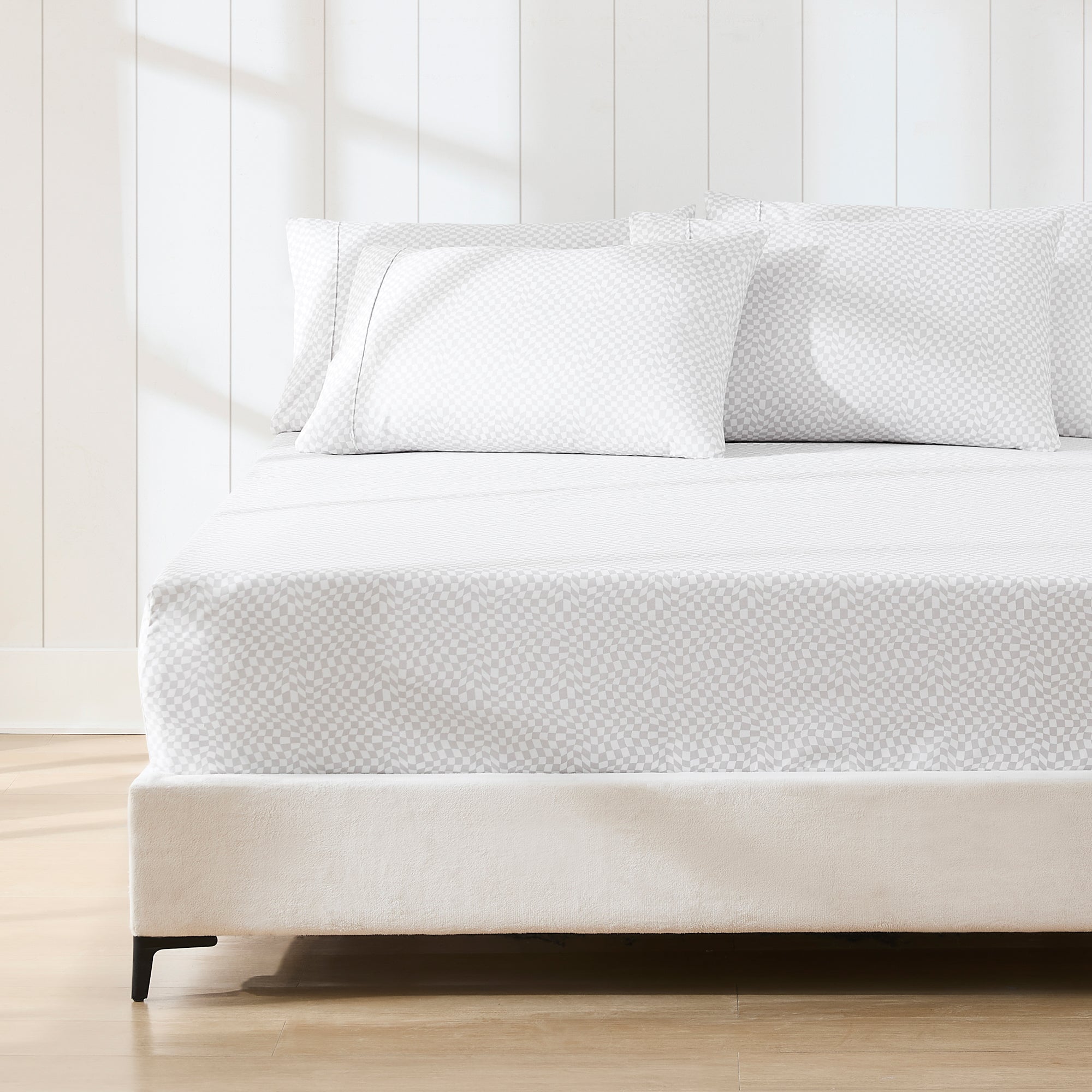 Circus Wavy Checks Sheet Set - Soft & Breathable Cotton Bedding for Kids & Adults - Perfect for Bedrooms, Dorms, and Guest Rooms