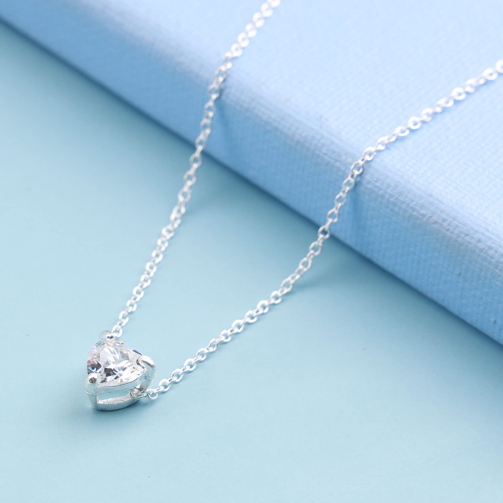 Boho Crystal Love Heart Necklace for Women - Elegant Rhinestone Heart Pendant Drop Necklace with Chain, Perfect for Valentine's Day, Anniversary, Birthday Gifts & Everyday Wear