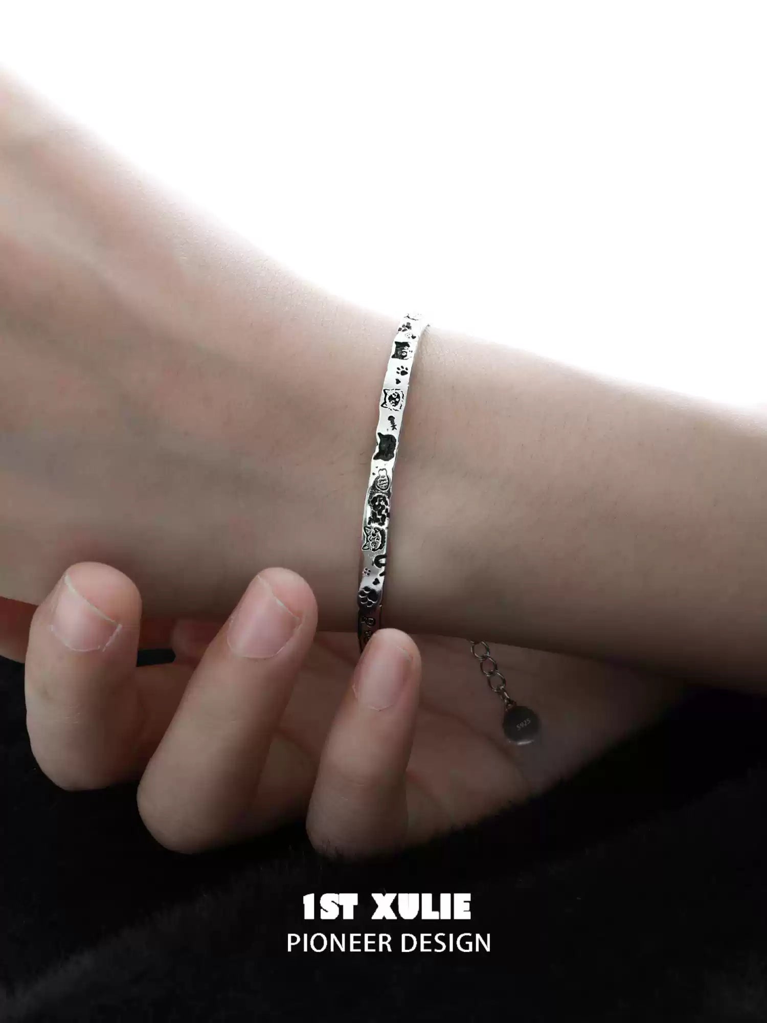 Graffiti Kitten S925 Sterling Silver Bracelet for Women - Dainty Adjustable Cat Charm Bracelet - Perfect Gift for Cat Lovers, Birthday, Anniversary - Ideal for Casual Wear, Date Night & Everyday Jewelry