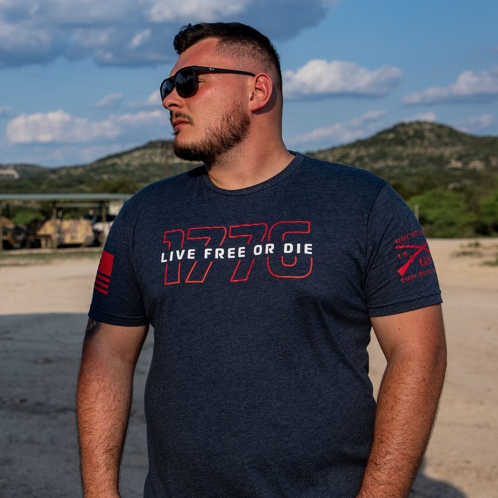 Live Free Or Die '76 Vintage T-Shirt - Midnight Navy - Retro Patriotic Tee for Men & Women - Perfect for 4th of July, Independence Day & Casual Wear