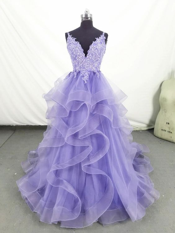 Light Purple Spaghetti Strap A-Line Prom Dress with Appliques & Layered Tulle - Perfect for Homecoming, Formal Dances & Special Occasions