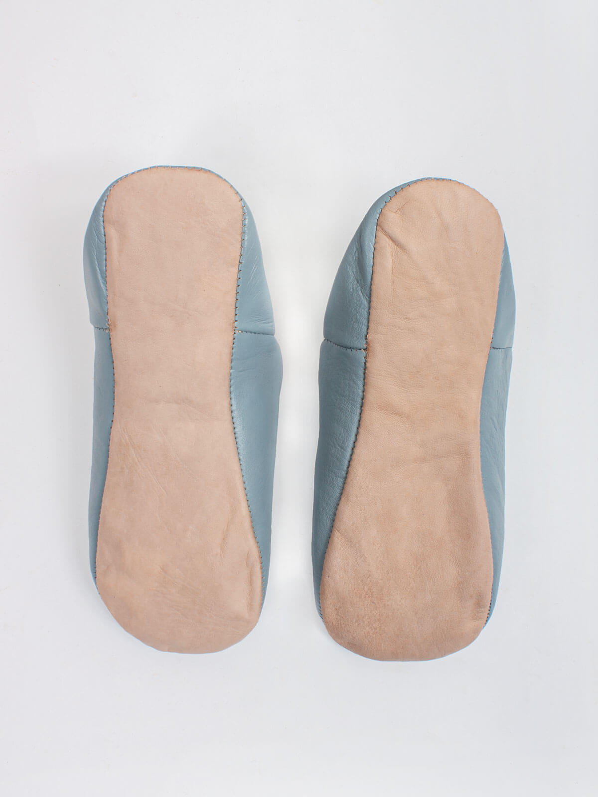 Moroccan Babouche Slippers for Women & Men – Soft Pearl Grey Leather House Shoes | Comfortable Indoor & Outdoor Slides for Home, Lounge, Beach