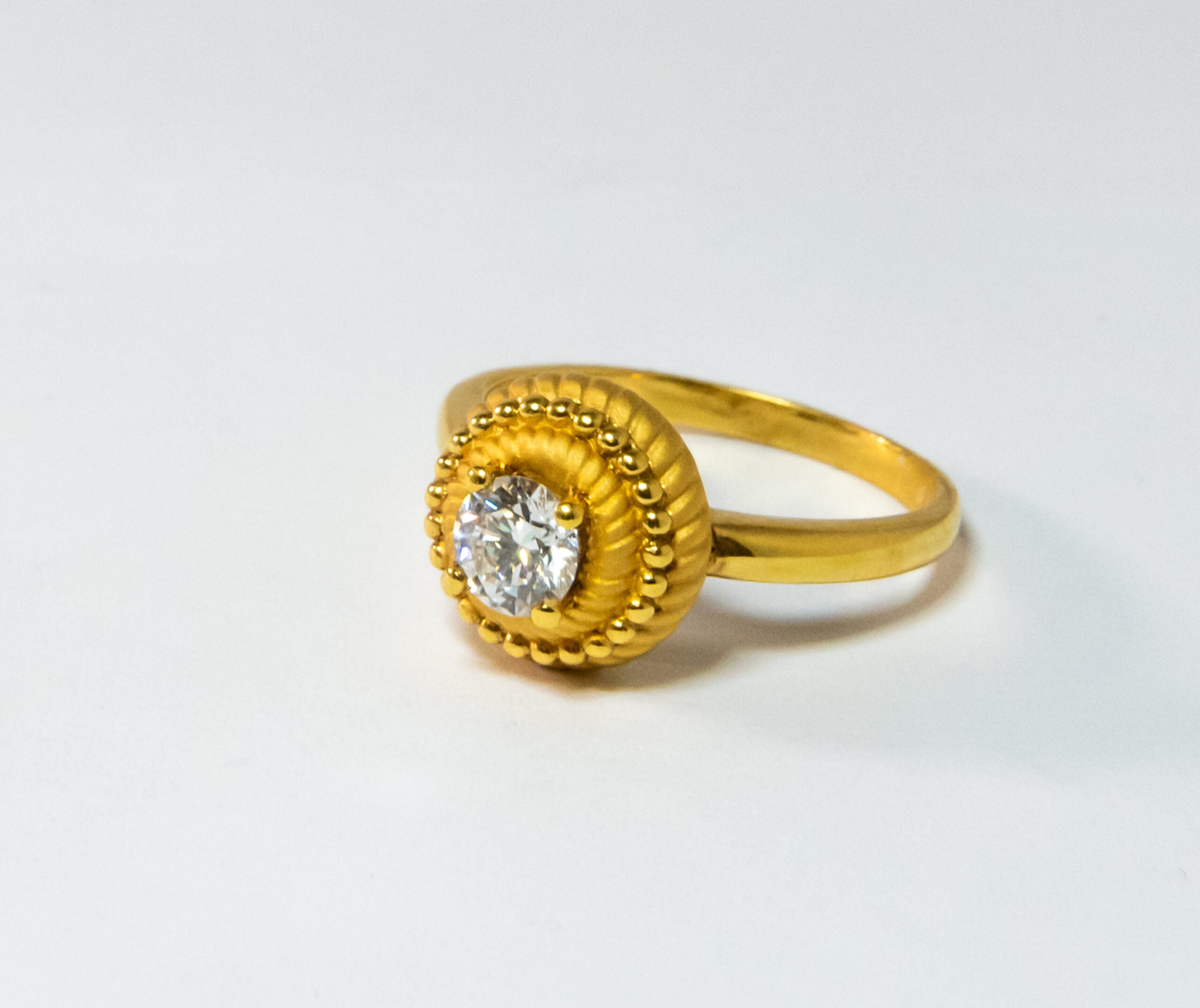 Carrera Y Carrera Pasodoble 18K Yellow Gold Diamond Ring for Women - Luxury Wedding Engagement Gift - Perfect for Anniversaries, Proposals & Special Occasions