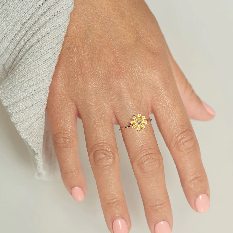 Elegant Daisy Diamond Ring for Women - 14K Gold Floral Engagement & Wedding Band - Perfect for Proposals, Anniversaries, and Special Occasions