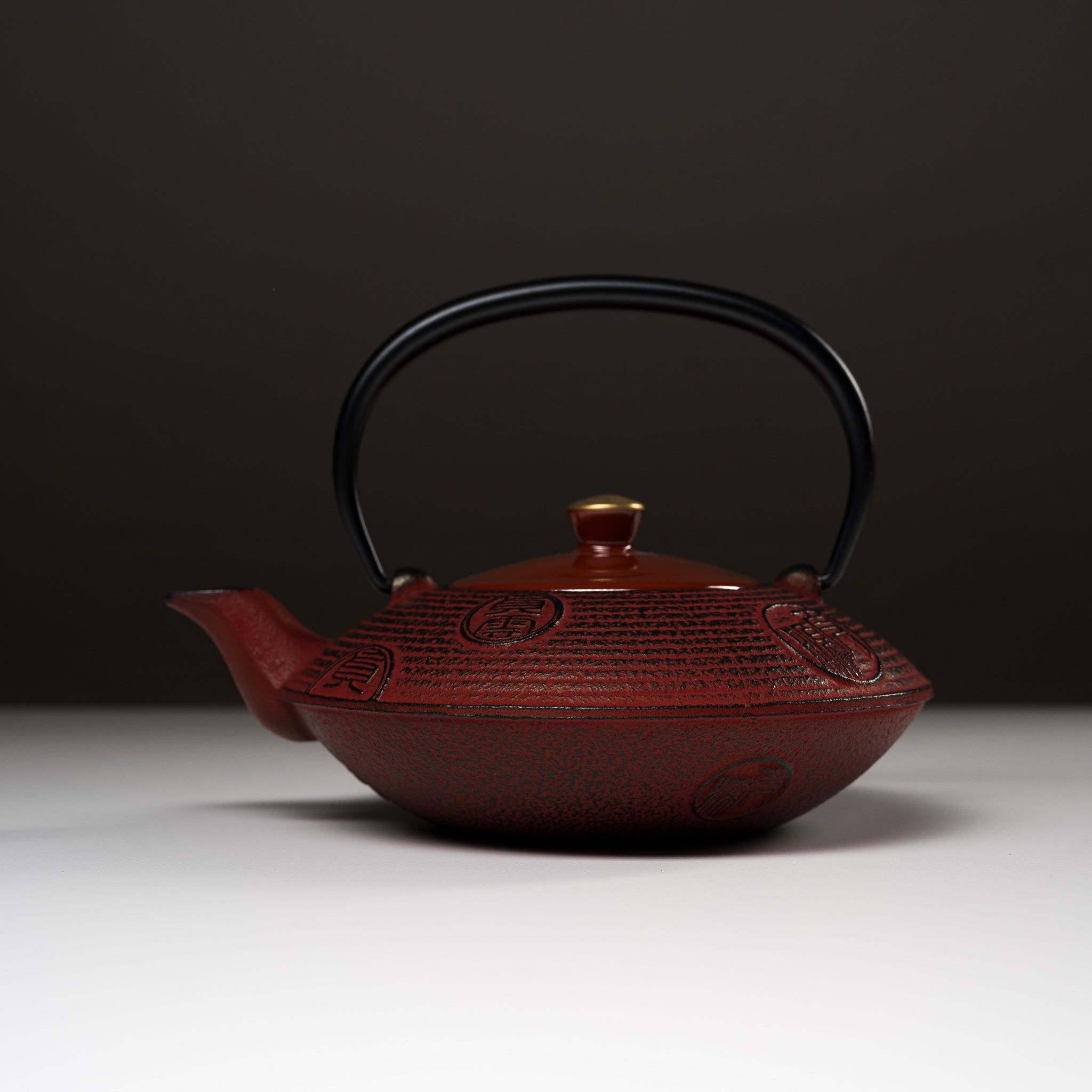 Premium Japanese Cast Iron Teapot - Authentic Kyo Kiyomizu Ware, Red Kumo Design, 410ml Capacity, Nanbu Ironware - Perfect for Tea Ceremonies, Home Decor & Gift Giving