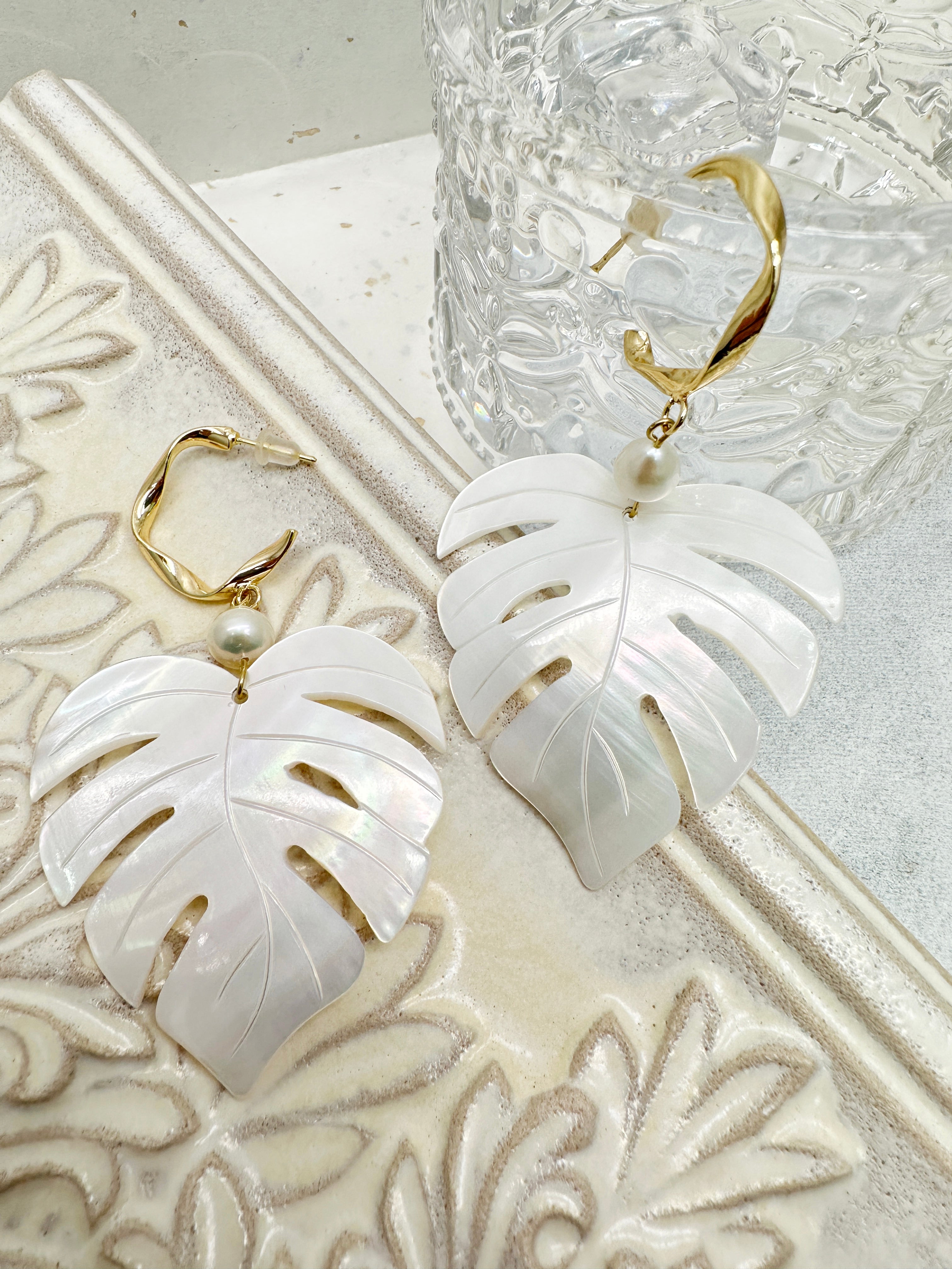 Chunky Pearls Leaves Shaped Shell Earrings LE038 - Elegant Boho Jewelry for Women, Perfect for Beach Weddings & Summer Parties