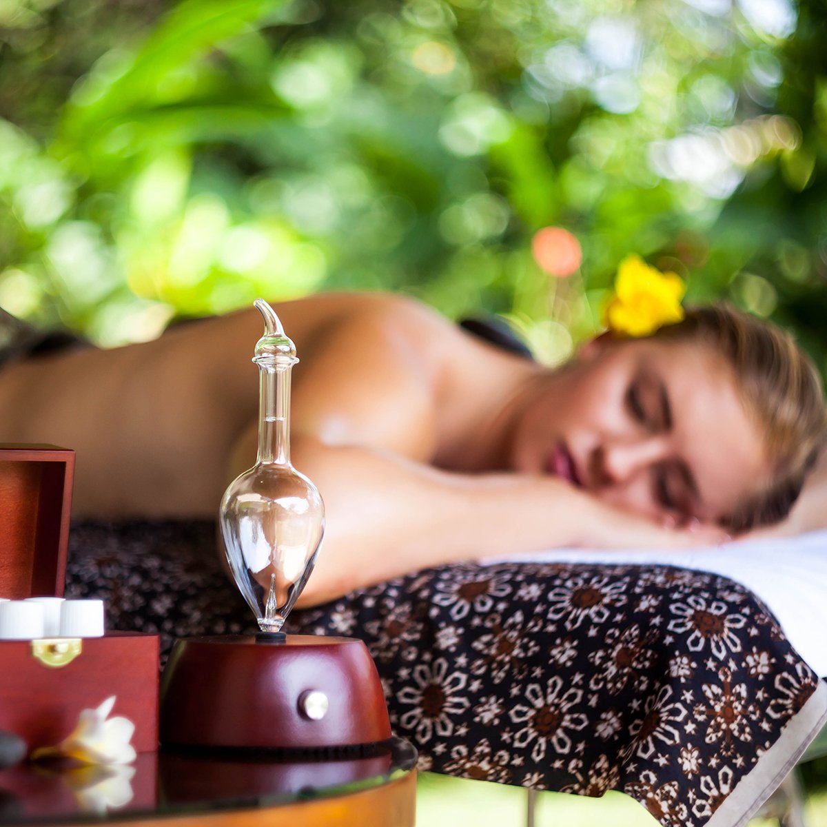 Premium Aromatherapy Essential Oil Diffuser with Dark Wood Base & Glass Top - Ultrasonic Nebulizing for Home, Office, Spa & Yoga Studio Relaxation