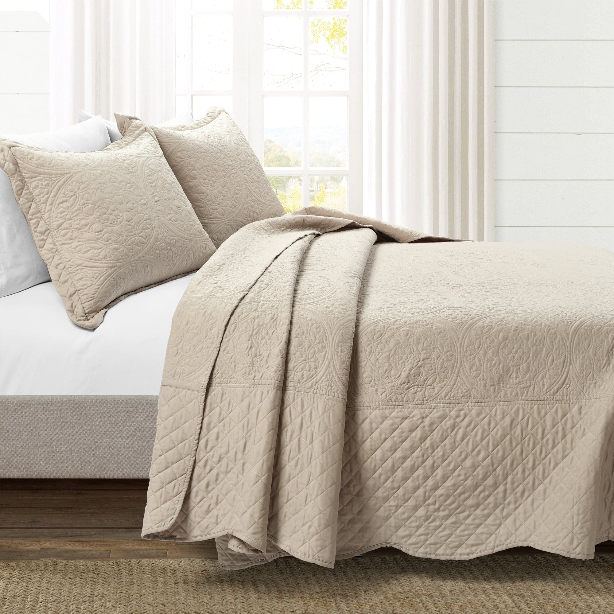 Medallion Scalloped Edge Oversized Bedspread Set - King Size Luxury Bedding with Embroidered Design for Master Bedroom, Guest Room & Hotel Decor