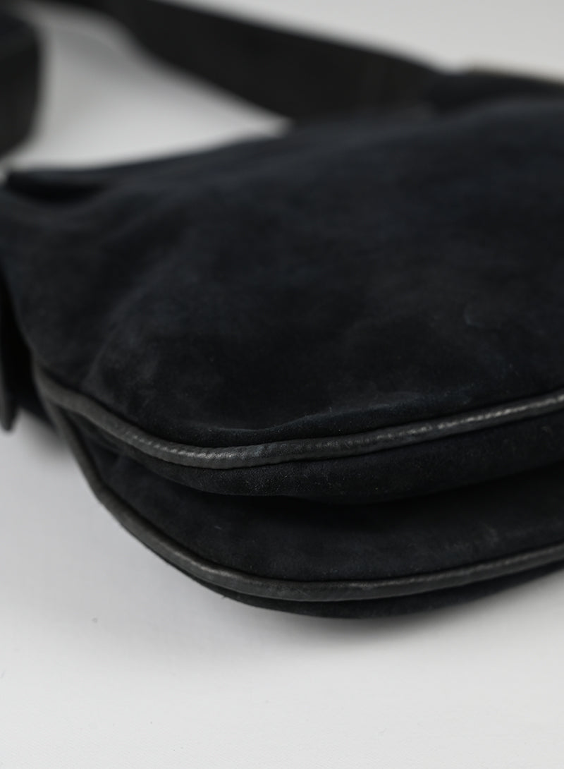 Original Title: Gucci Borsa in Suede nera   Optimized Title: **Gucci Black Suede Handbag for Women | Luxury Designer Shoulder Bag | Perfect for Work, Evening Events & Travel**