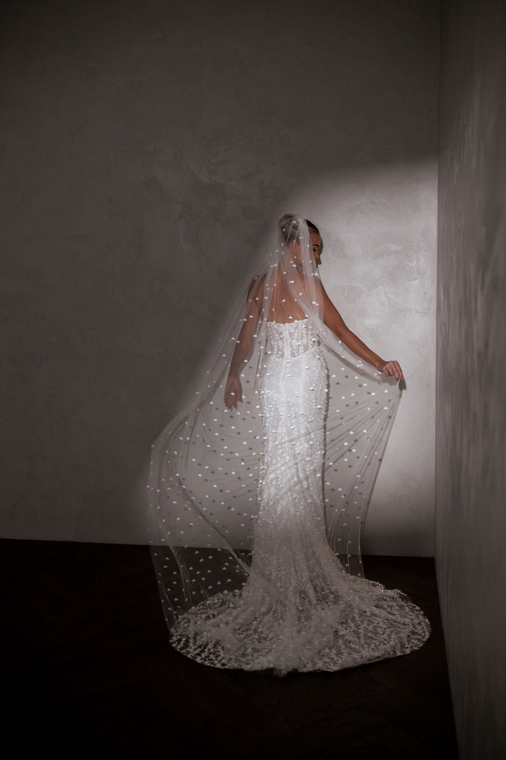 Harlow Veil - Elegant Wedding Veil for Brides | Perfect for Church Ceremonies & Outdoor Weddings