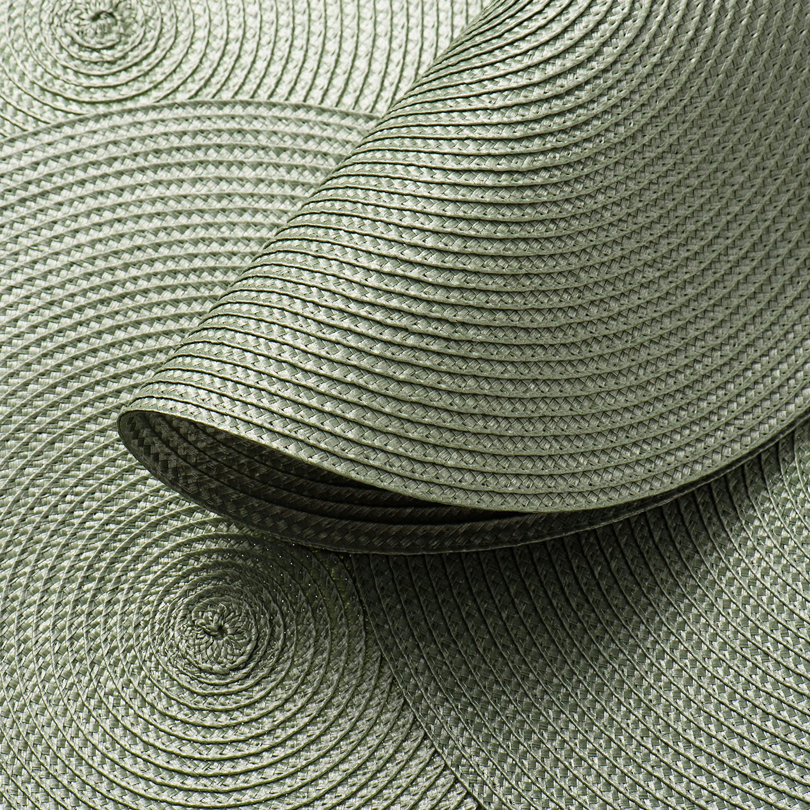 15 Inch Round Braided Placemats Set of 6 - Natural Woven Heat Resistant Table Mats for Dining Room Decor, Kitchen Table Setting, and Home Entertaining (Sage Green)