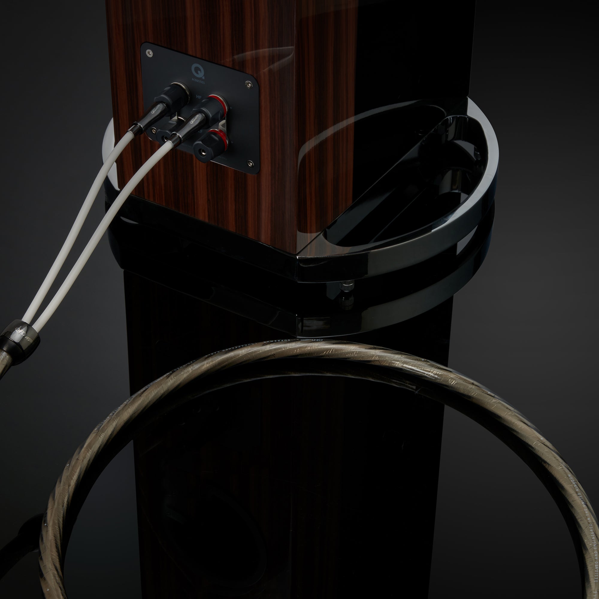 Premium QED Supremus Zr Speaker Cable - Banana Plug Pair for High-End Audio Systems - Perfect for Home Theater & Studio Setup
