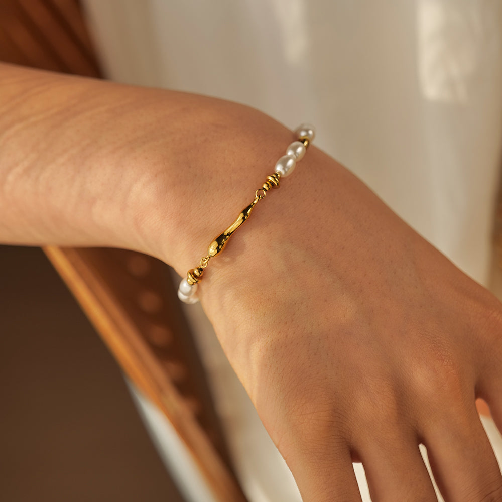 Elegant Gold Plated Water Drop Bracelet for Women - Dainty Minimalist Jewelry Gift for Her - Perfect for Weddings, Parties & Everyday Wear