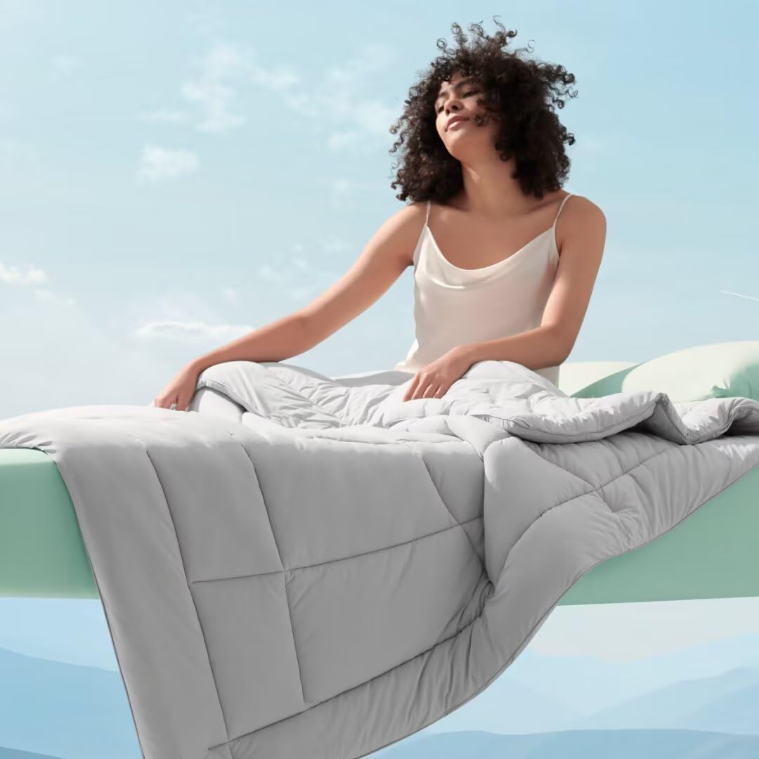 Bedsure Cooling Comforter King Size - Breathable & Lightweight Summer Blanket for Hot Sleepers, Q-Max>0.4, Double-Sided Cooling Technology, Grey, 102x90 Inches - Perfect for Bedroom, Guest Room, and Dorm Use
