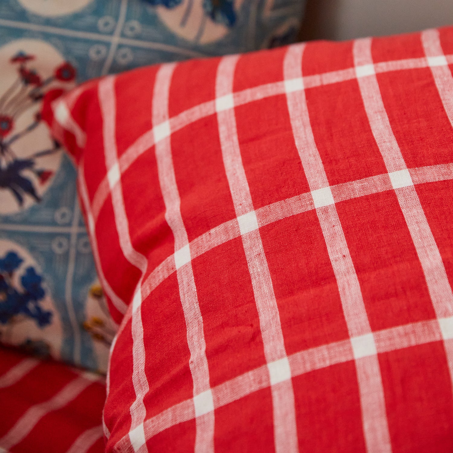 Premium Remi Linen Euro Pillowcase Set - Scarlet Red - 100% Natural Linen Bedding - Soft & Breathable for All Seasons - Perfect for Master Bedroom, Guest Room & Luxury Hotels